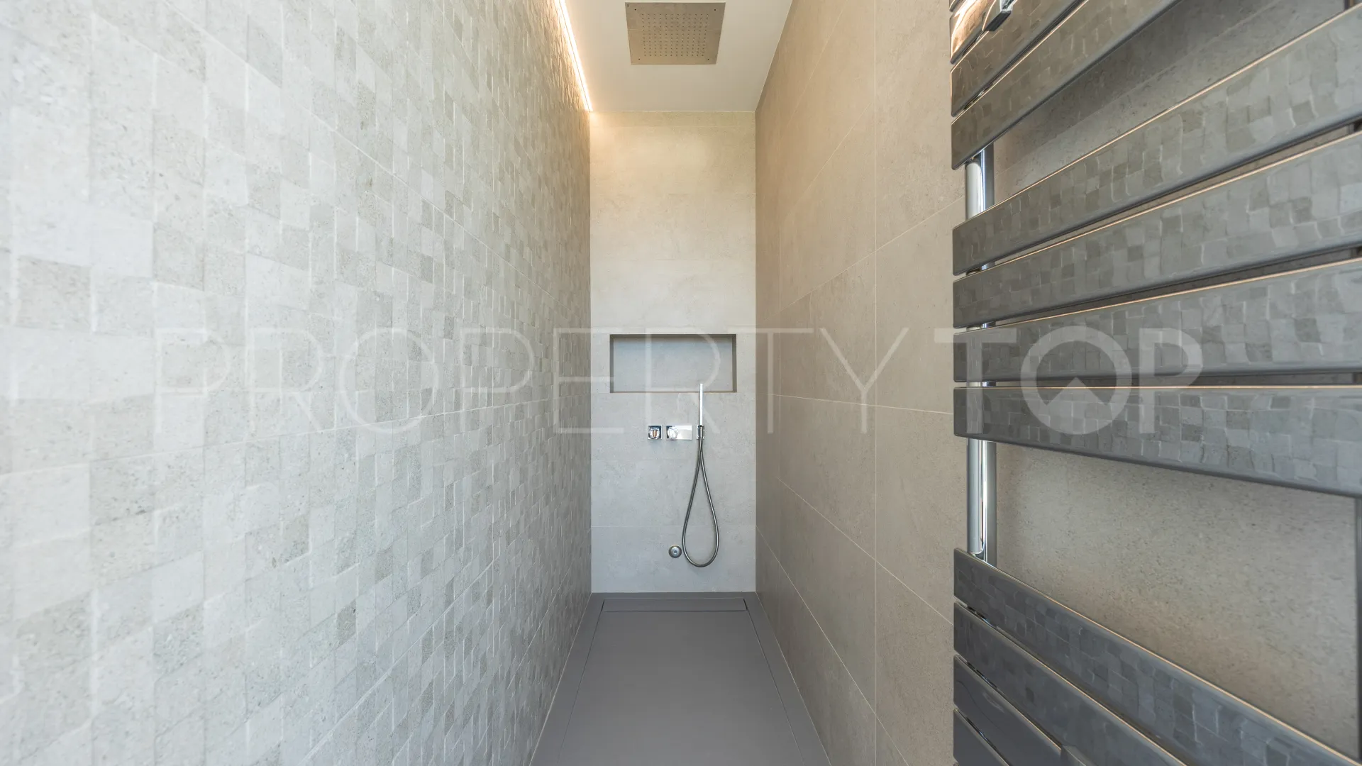 For sale Zona M villa with 5 bedrooms