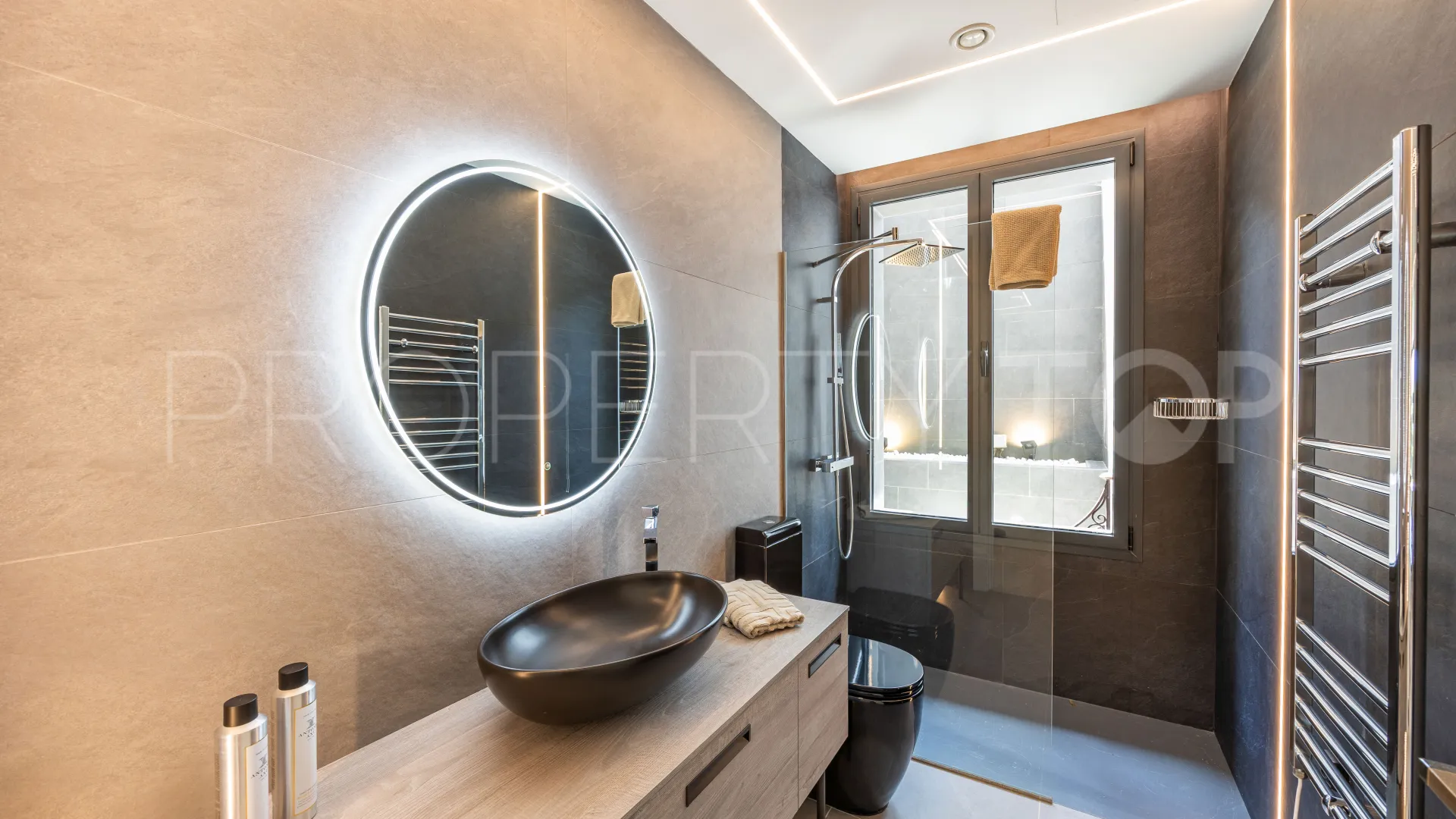 For sale Zona M villa with 5 bedrooms