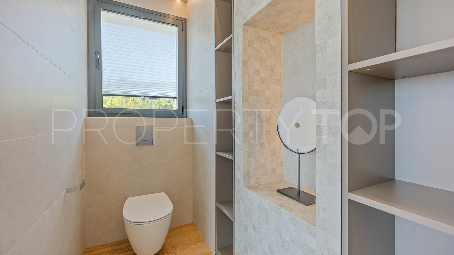 For sale Zona M villa with 5 bedrooms