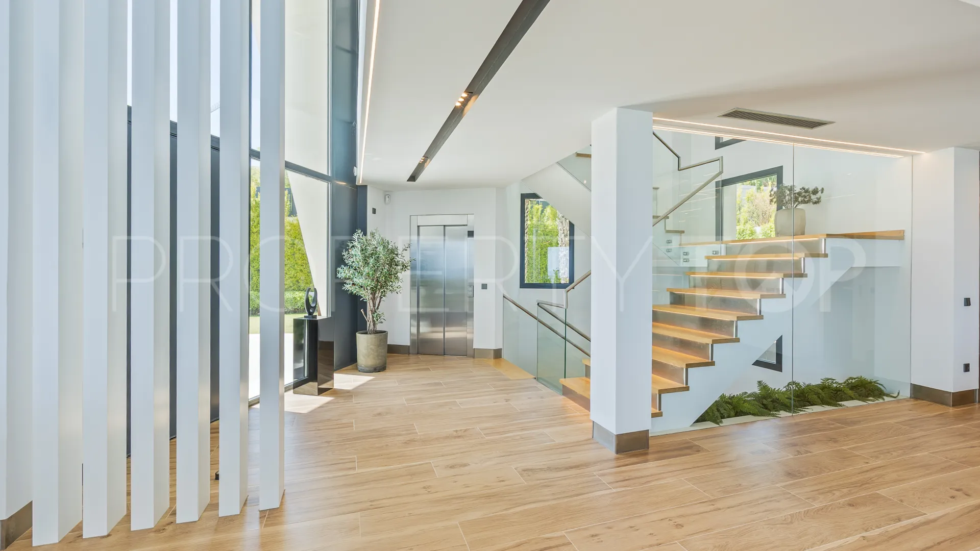 For sale Zona M villa with 5 bedrooms