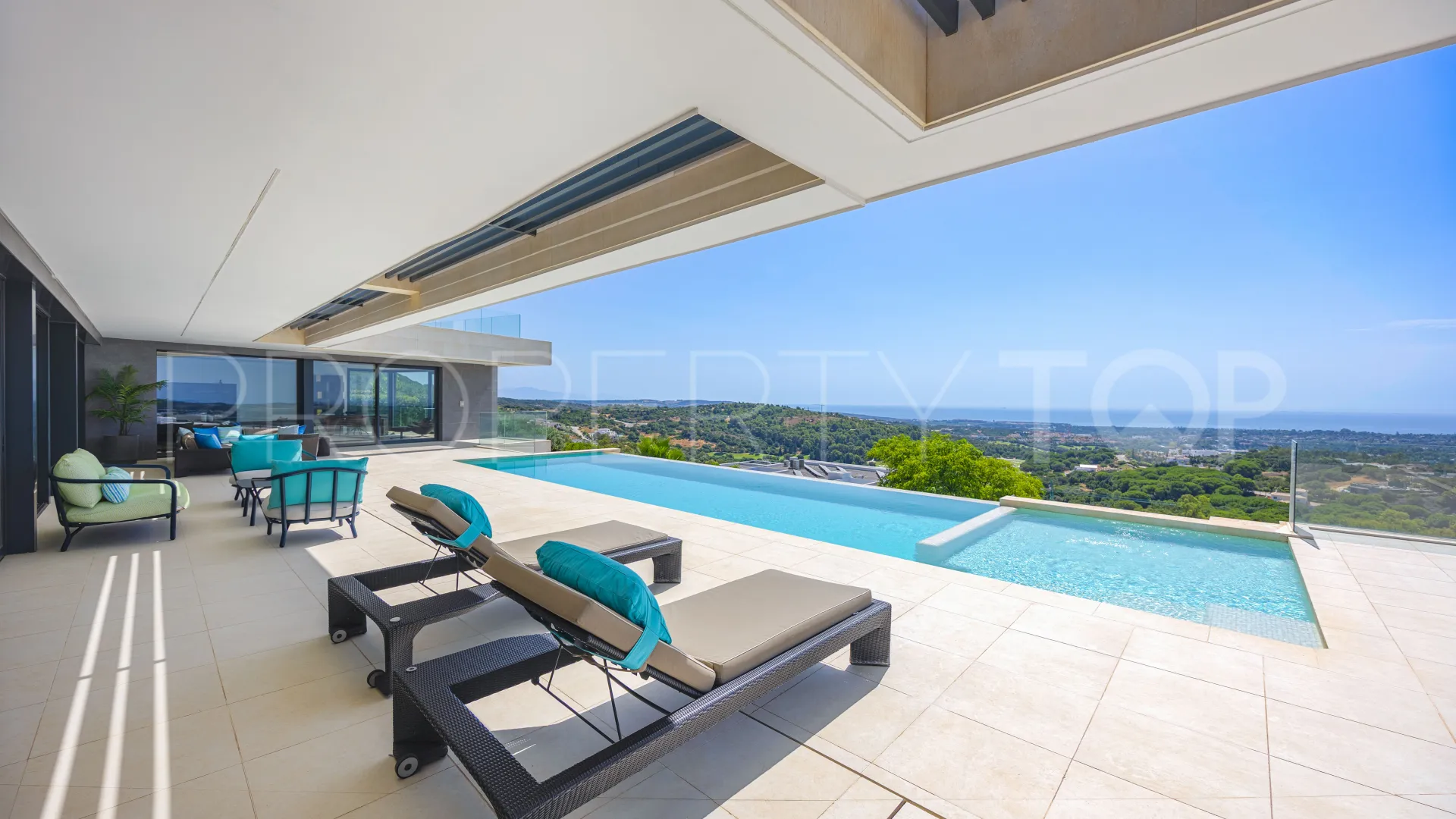 For sale Zona M villa with 5 bedrooms