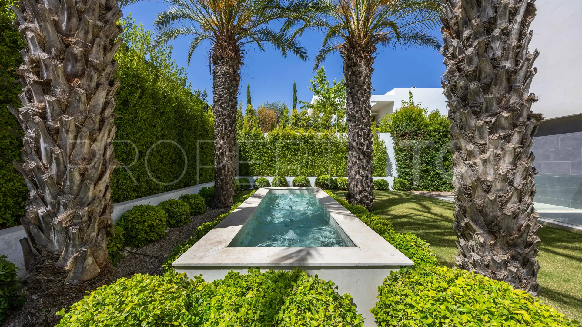 For sale Zona M villa with 5 bedrooms