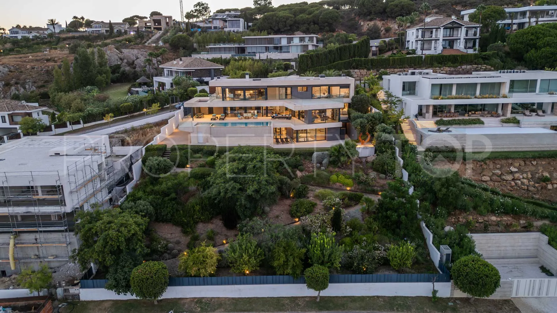 For sale Zona M villa with 5 bedrooms
