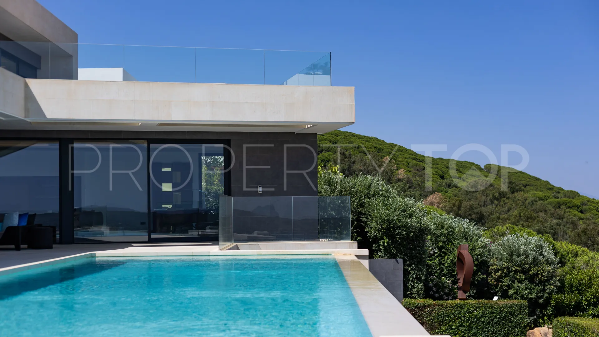 For sale Zona M villa with 5 bedrooms