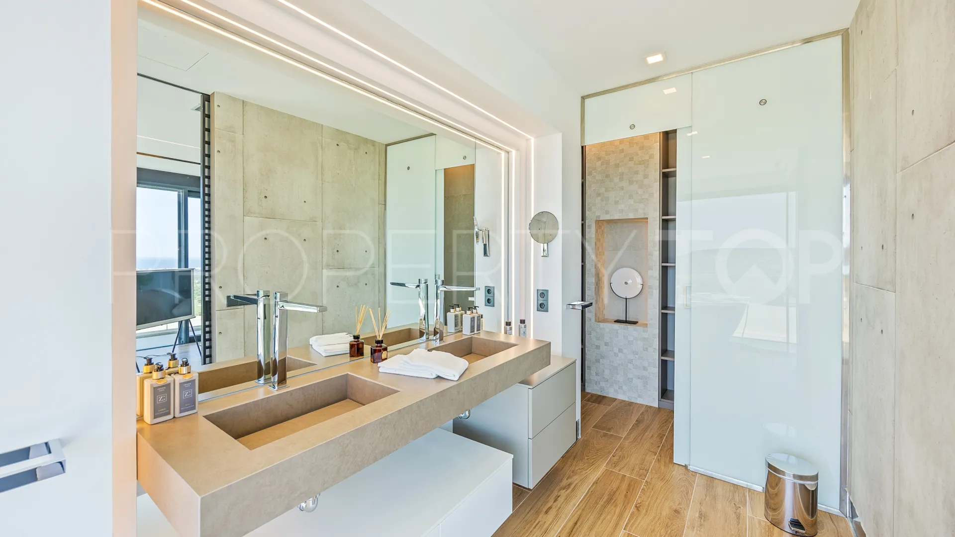 For sale Zona M villa with 5 bedrooms