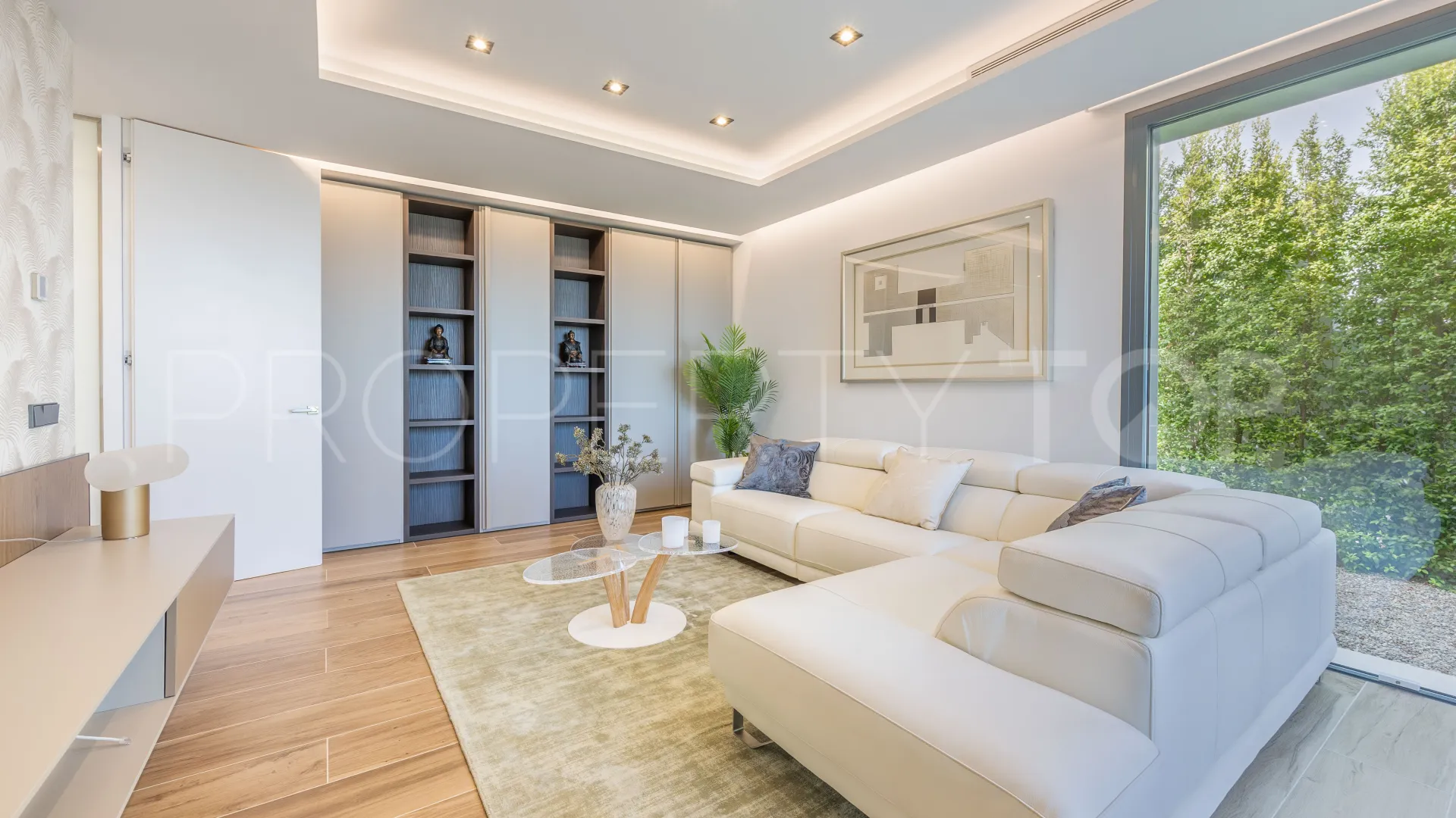 For sale Zona M villa with 5 bedrooms