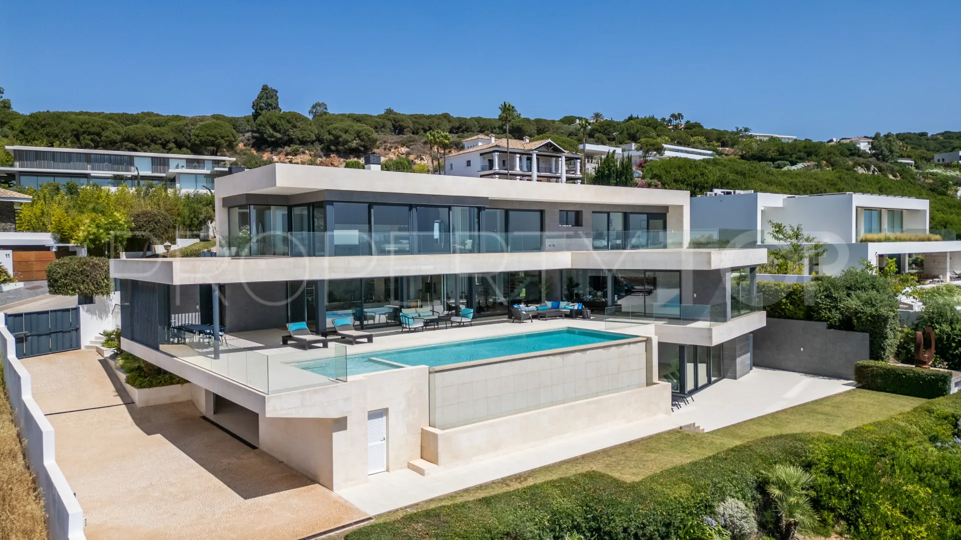 For sale Zona M villa with 5 bedrooms