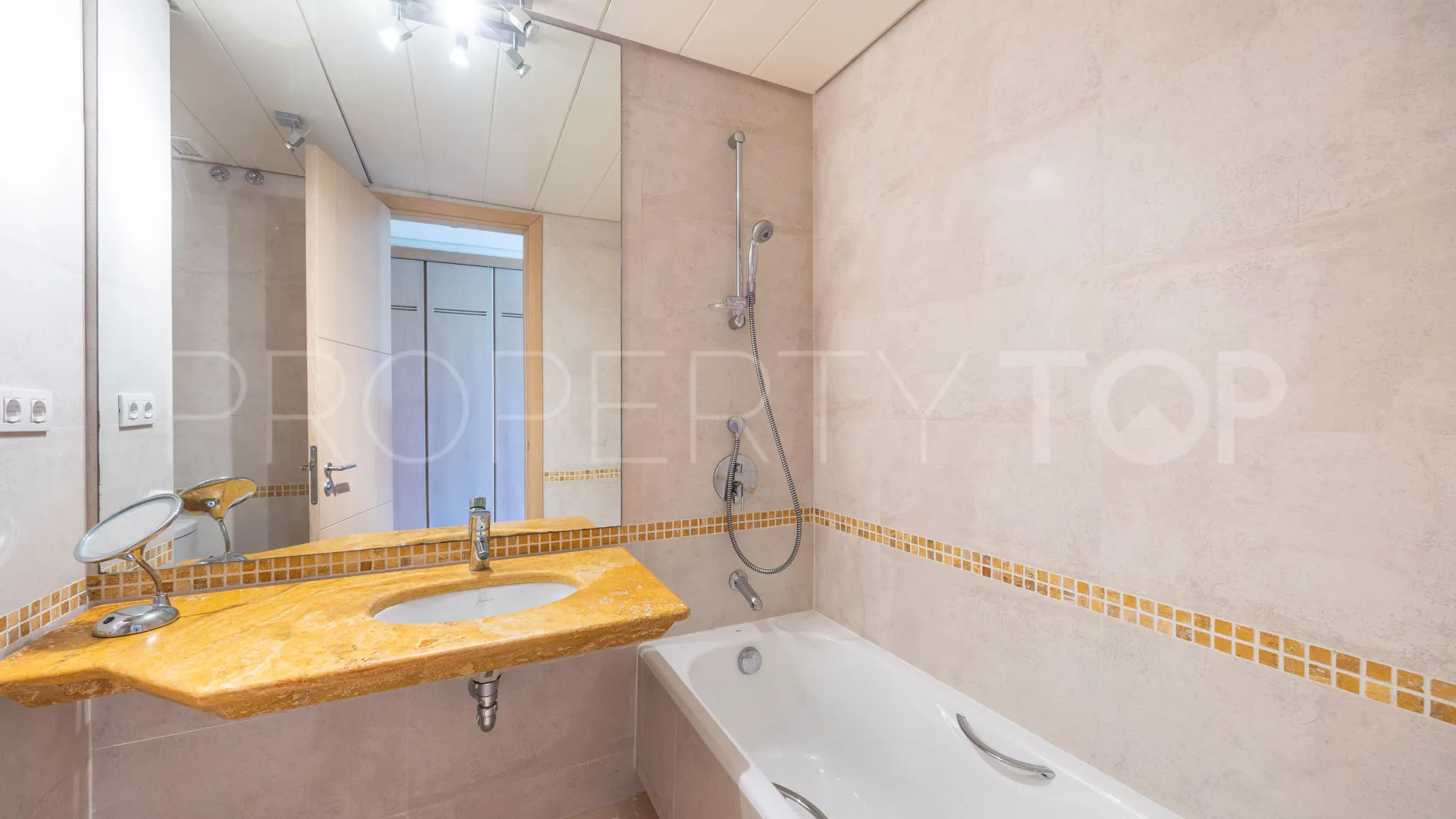 Apartamento de 3 dormitorios en venta en Ribera del Marlin