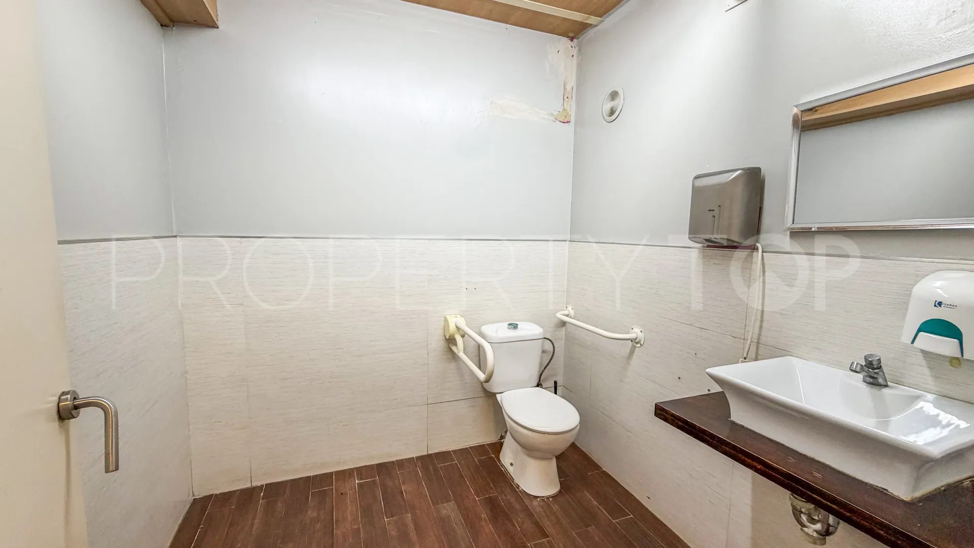 Local comercial en venta en La Granja - La Colina - Los Pastores