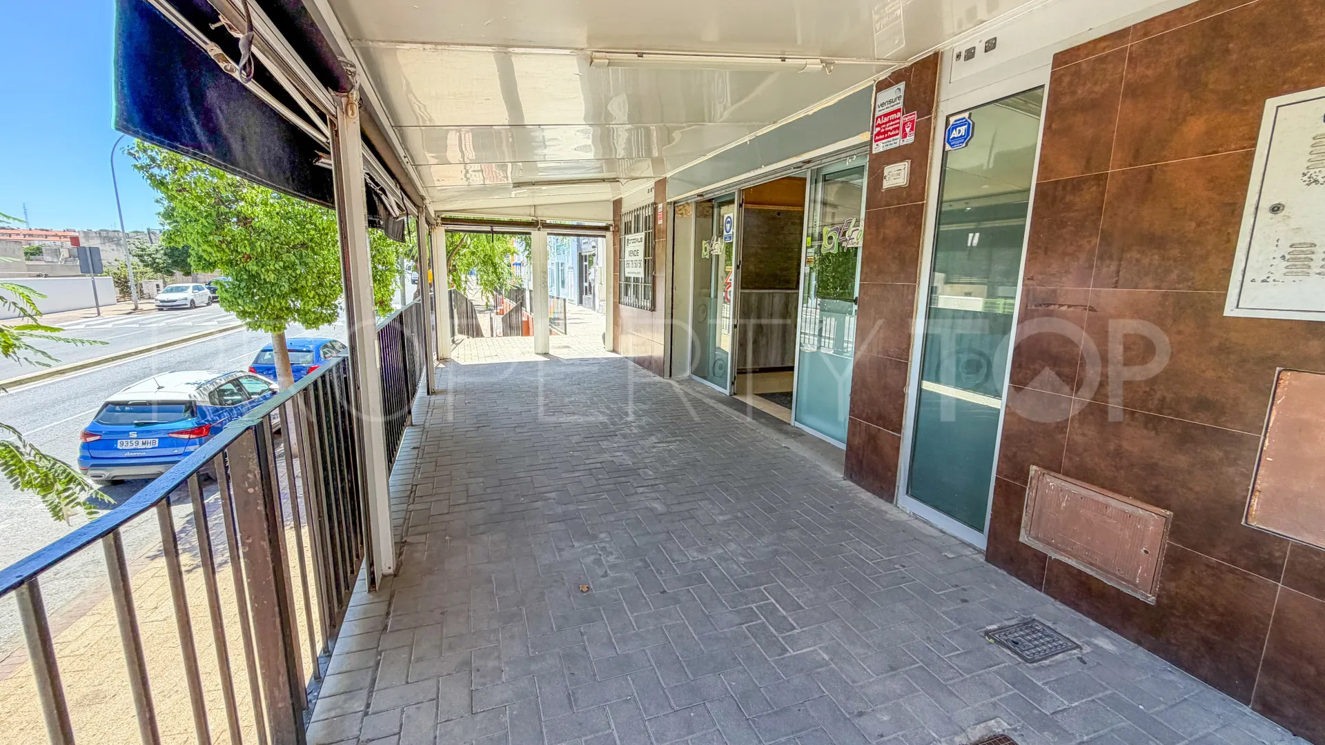Local comercial en venta en La Granja - La Colina - Los Pastores