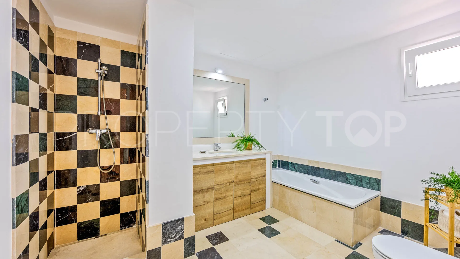 Villa with 5 bedrooms for sale in Zona L