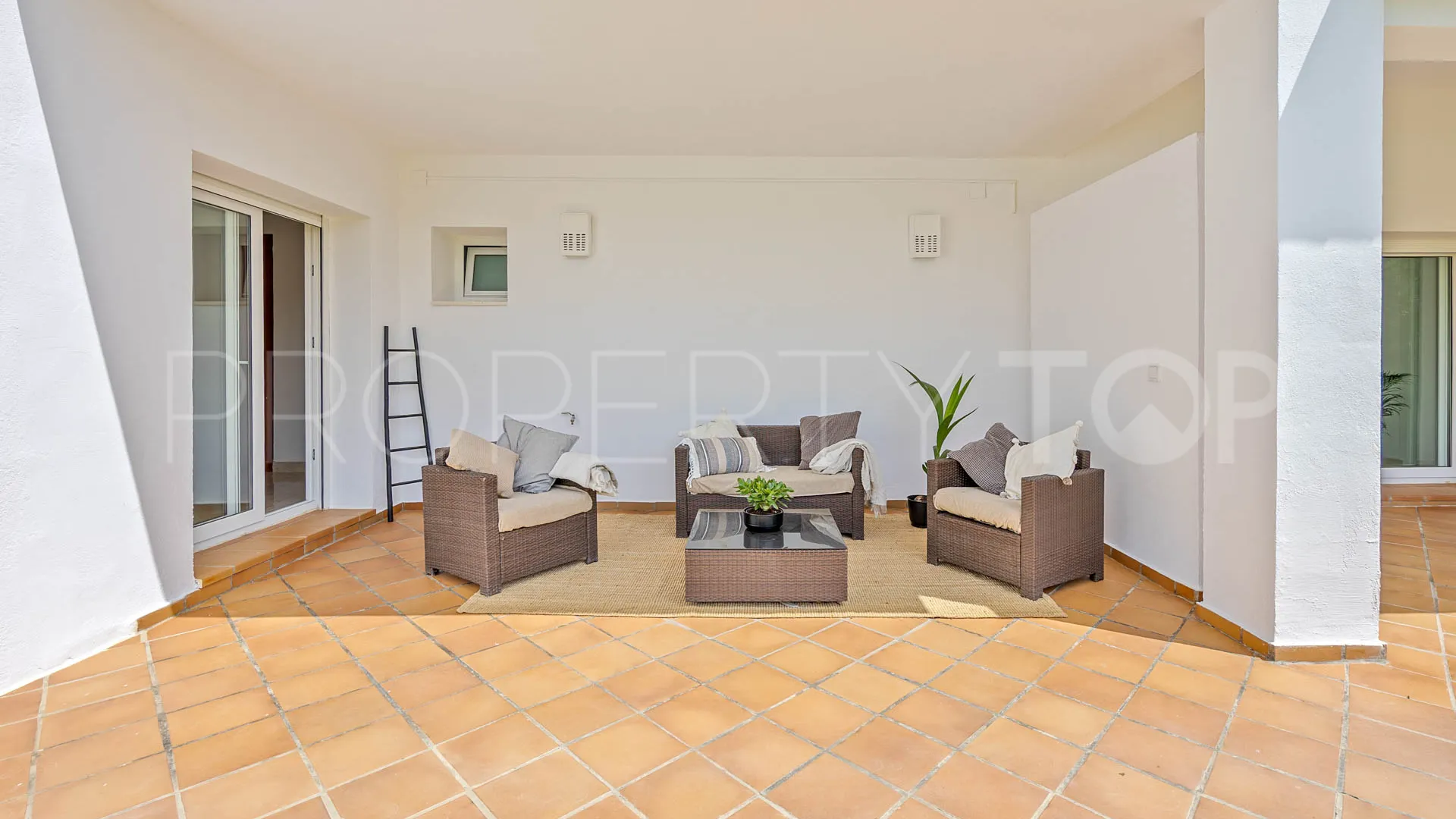 Villa with 5 bedrooms for sale in Zona L