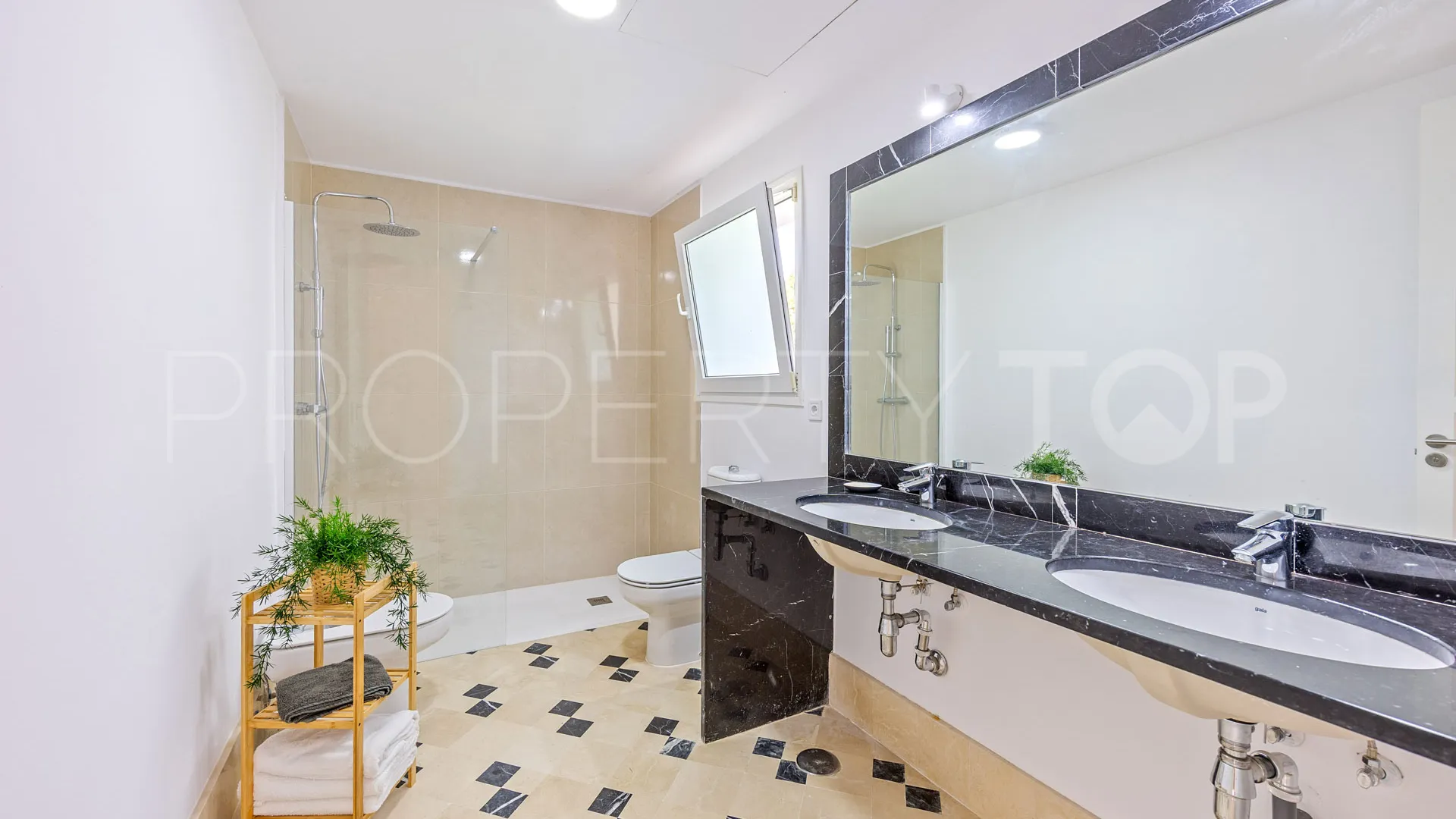 Villa with 5 bedrooms for sale in Zona L