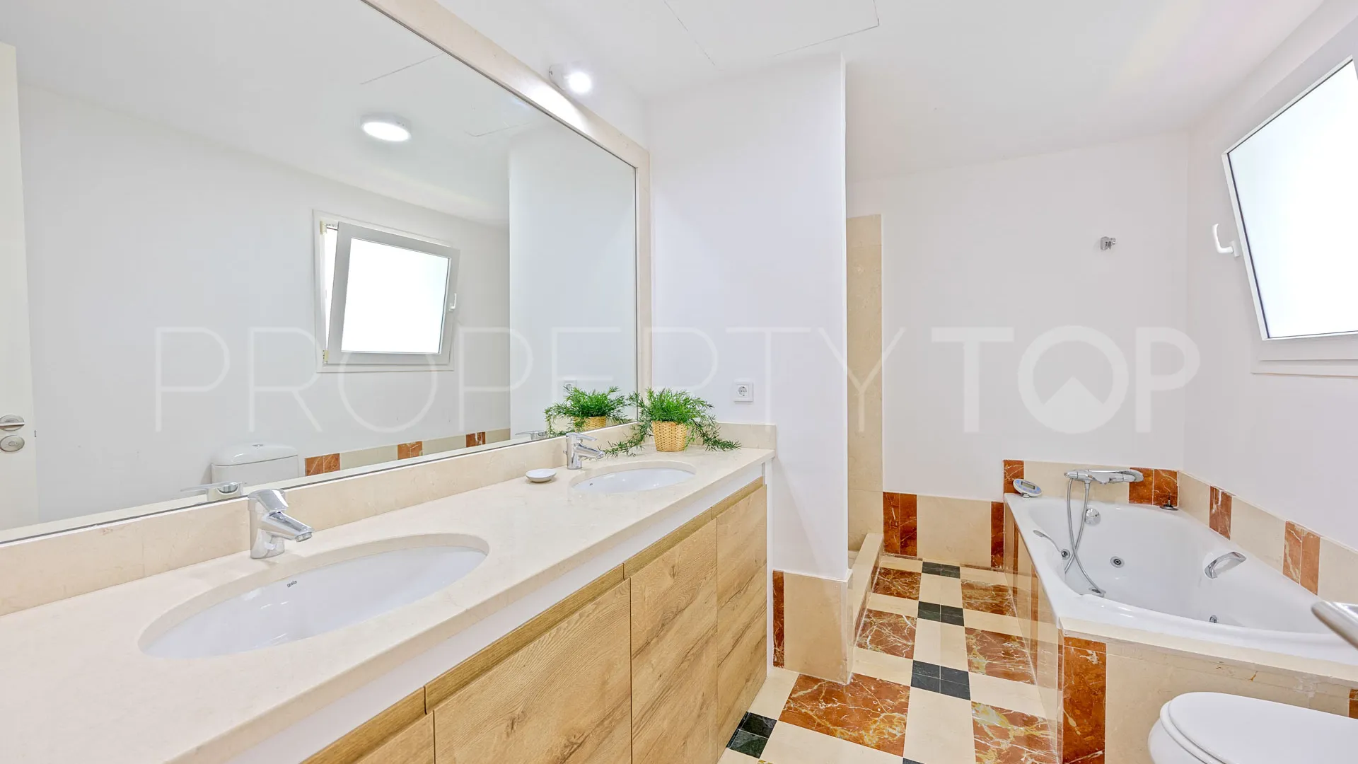 Villa with 5 bedrooms for sale in Zona L