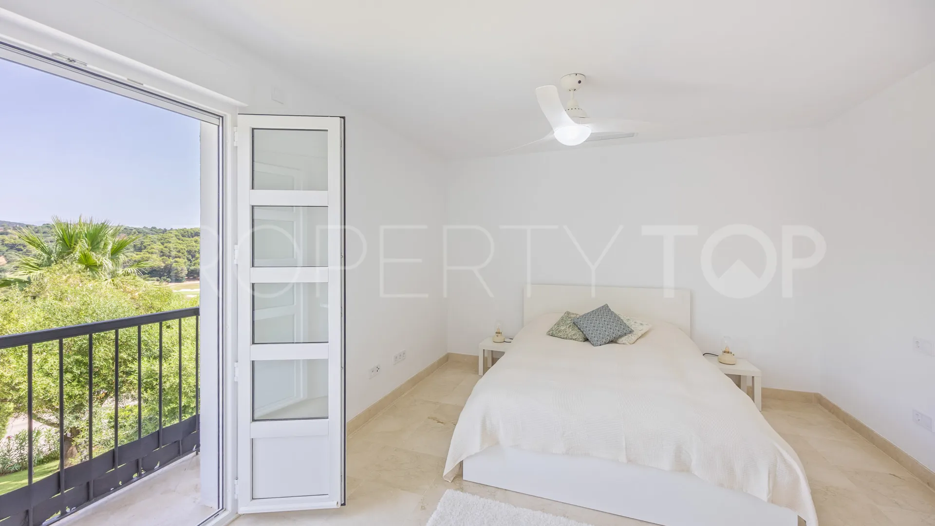 Villa with 5 bedrooms for sale in Zona L