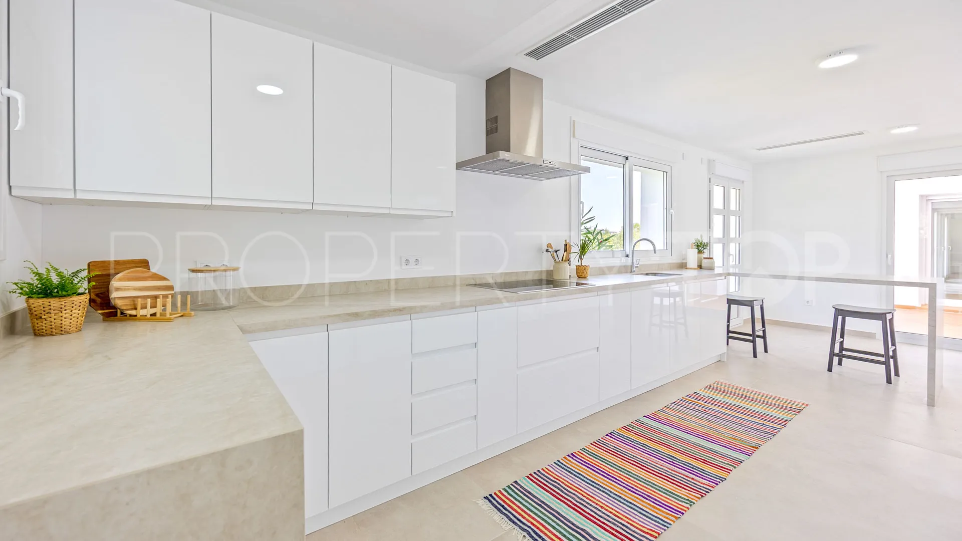 Villa with 5 bedrooms for sale in Zona L