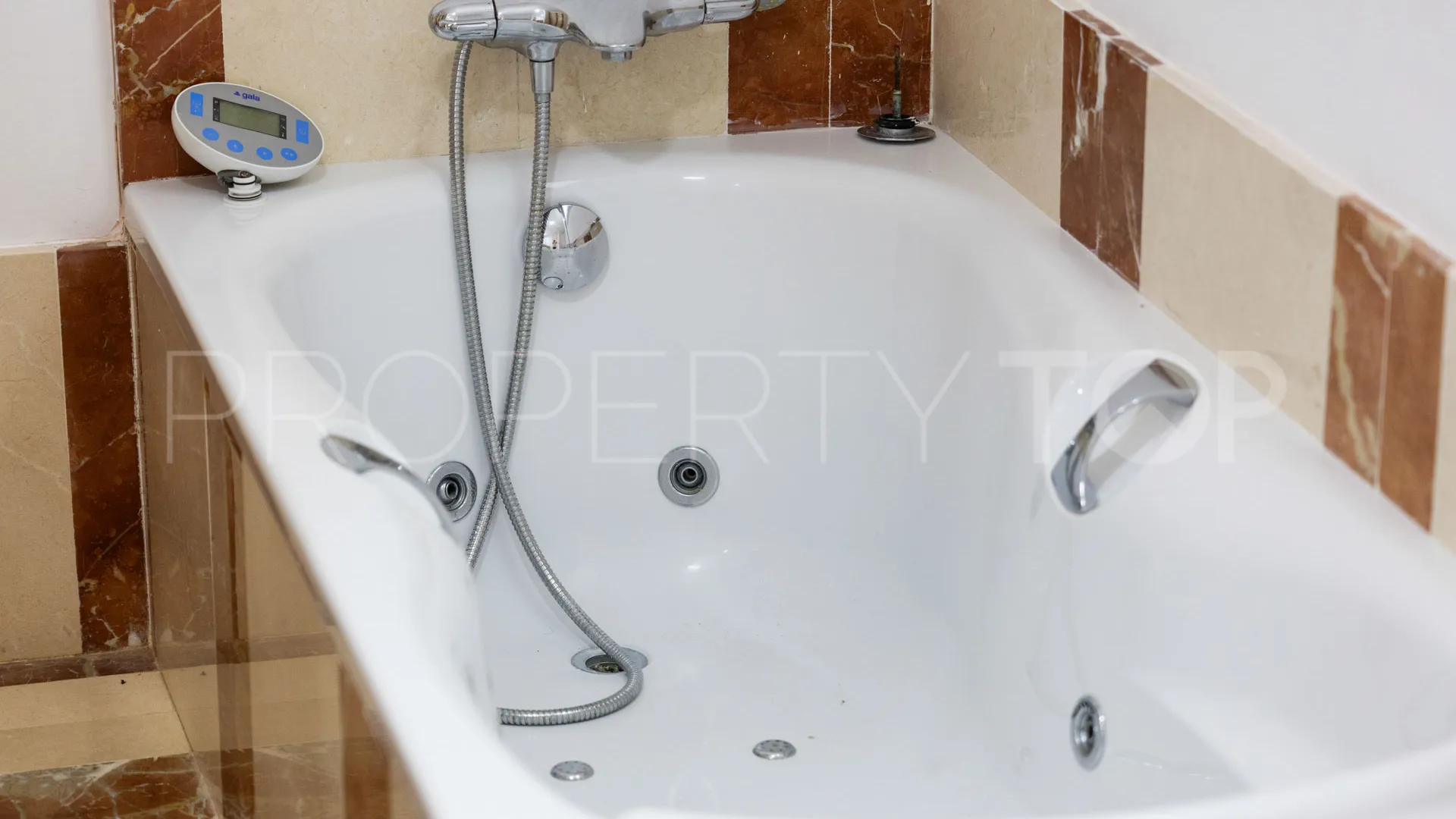 Villa with 5 bedrooms for sale in Zona L