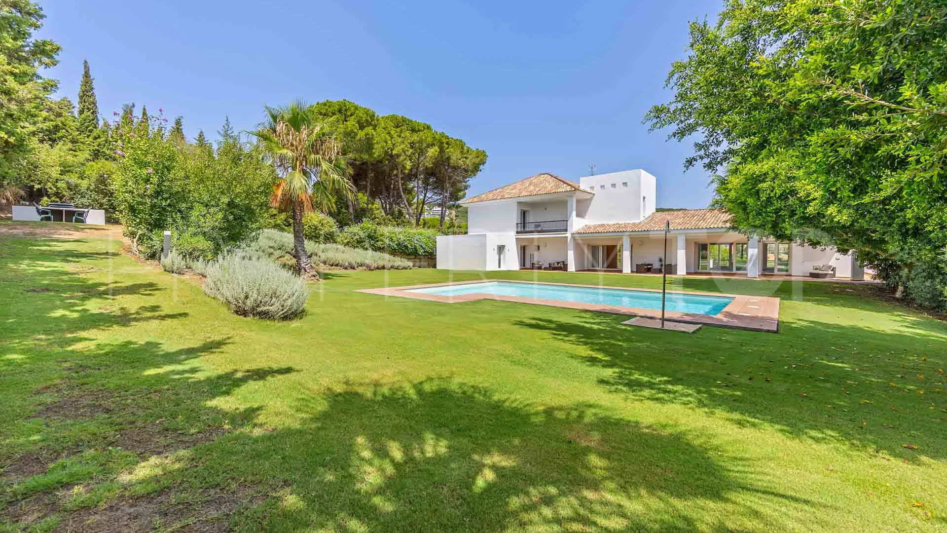 Villa with 5 bedrooms for sale in Zona L