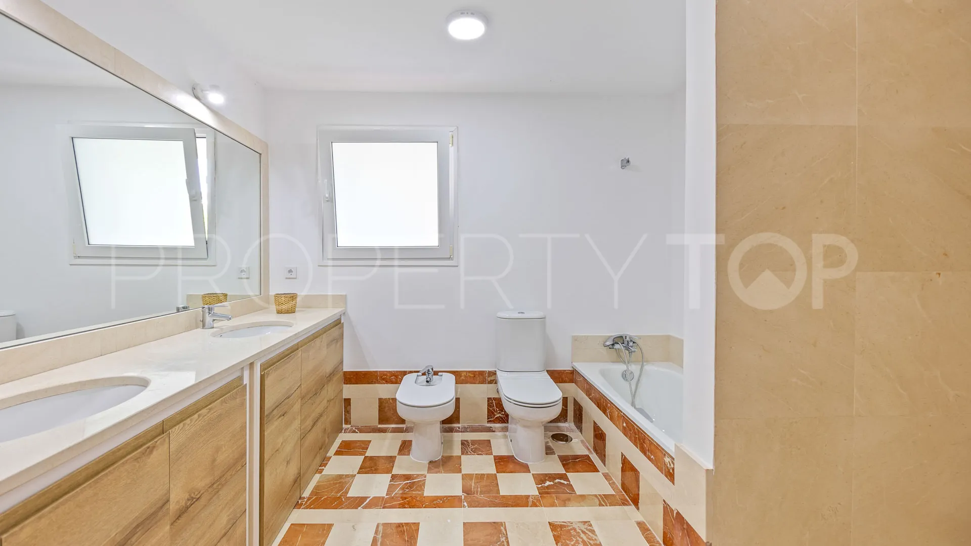 Villa with 5 bedrooms for sale in Zona L