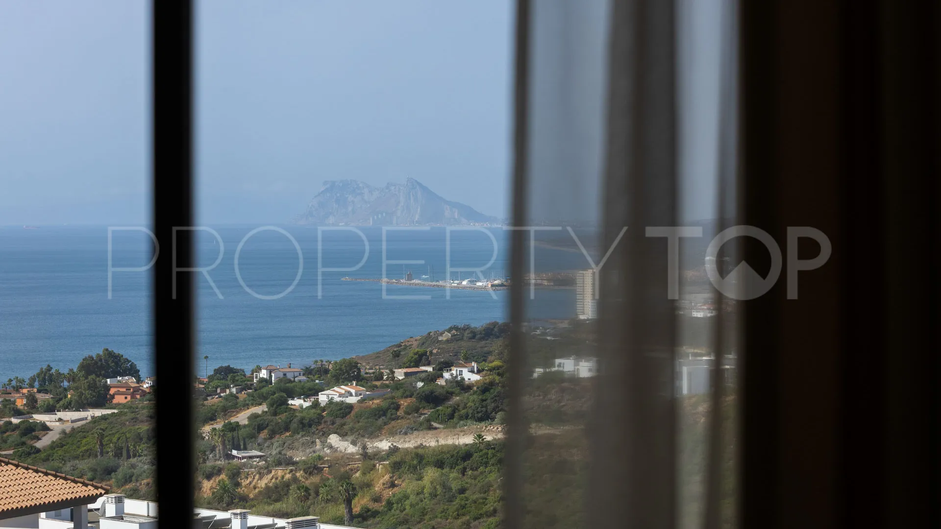 For sale 3 bedrooms town house in Bahia de las Rocas