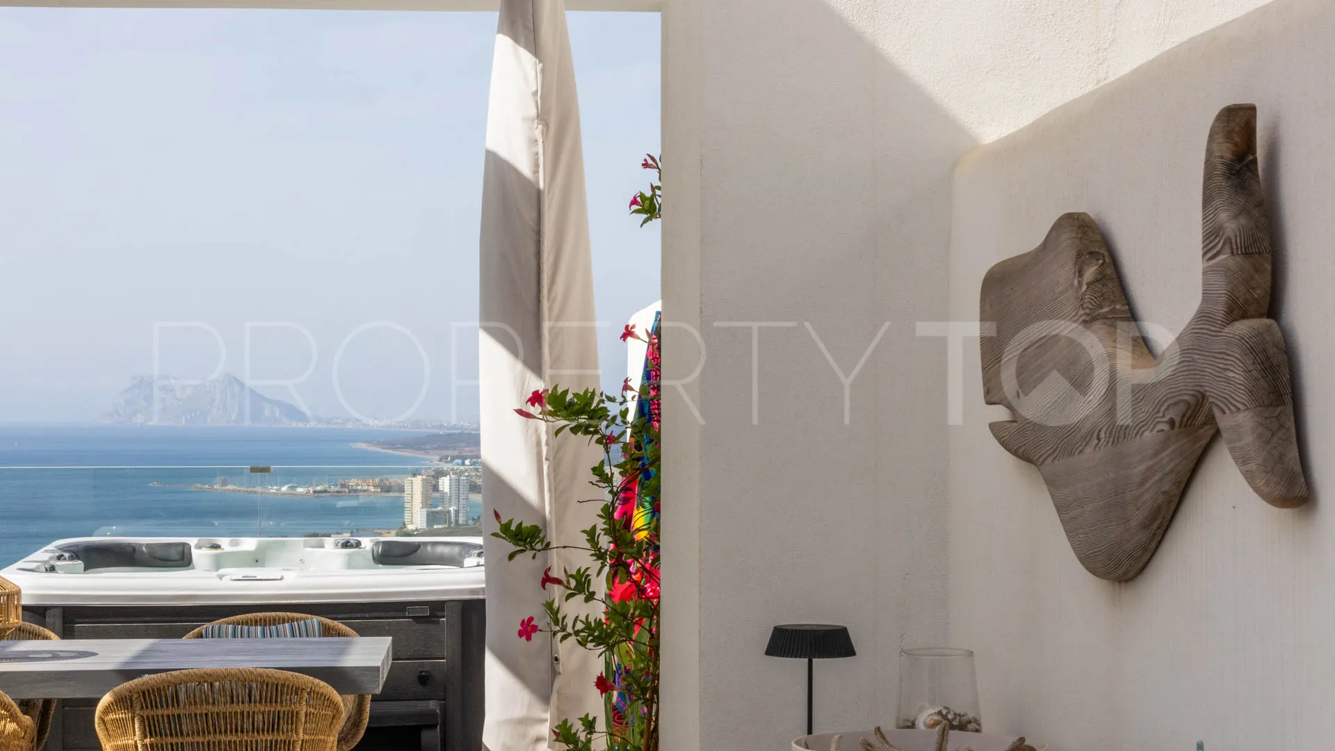 For sale 3 bedrooms town house in Bahia de las Rocas