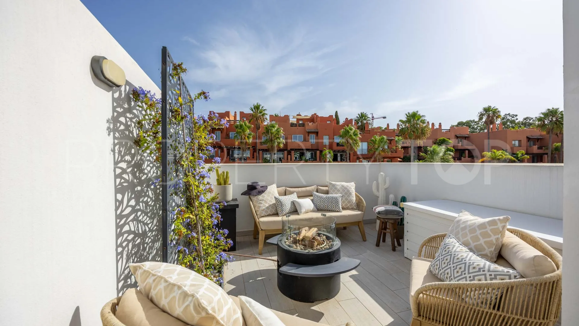 For sale 3 bedrooms town house in Bahia de las Rocas