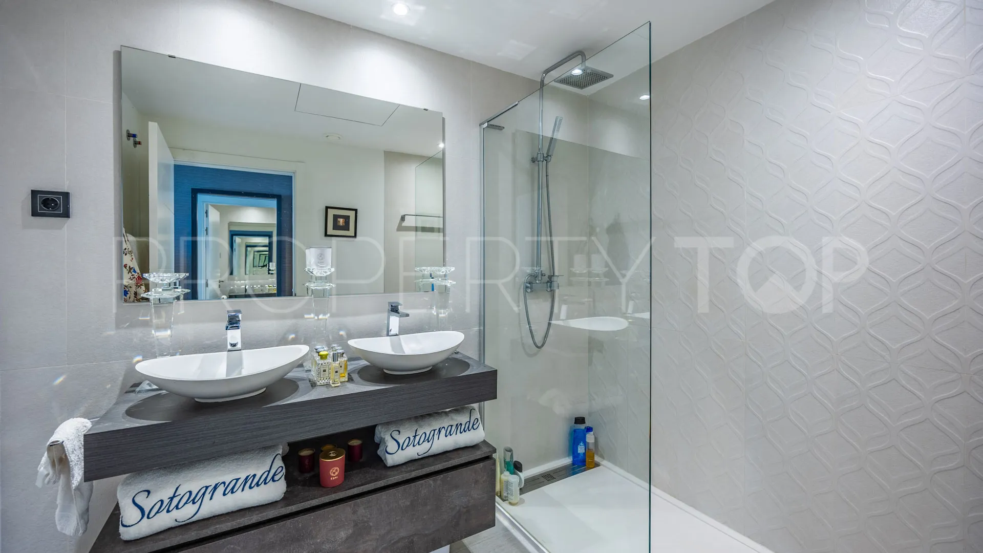 For sale 3 bedrooms town house in Bahia de las Rocas