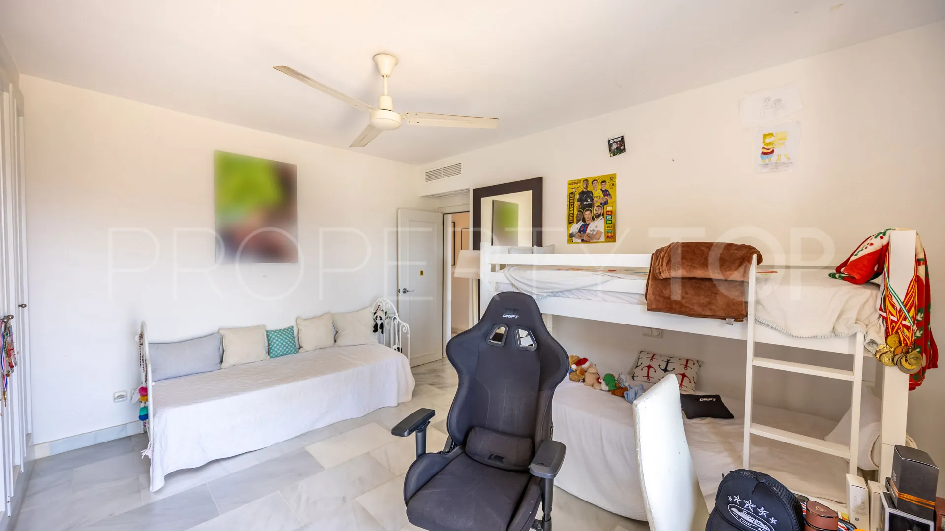 Se vende apartamento de 3 dormitorios en El Polo de Sotogrande