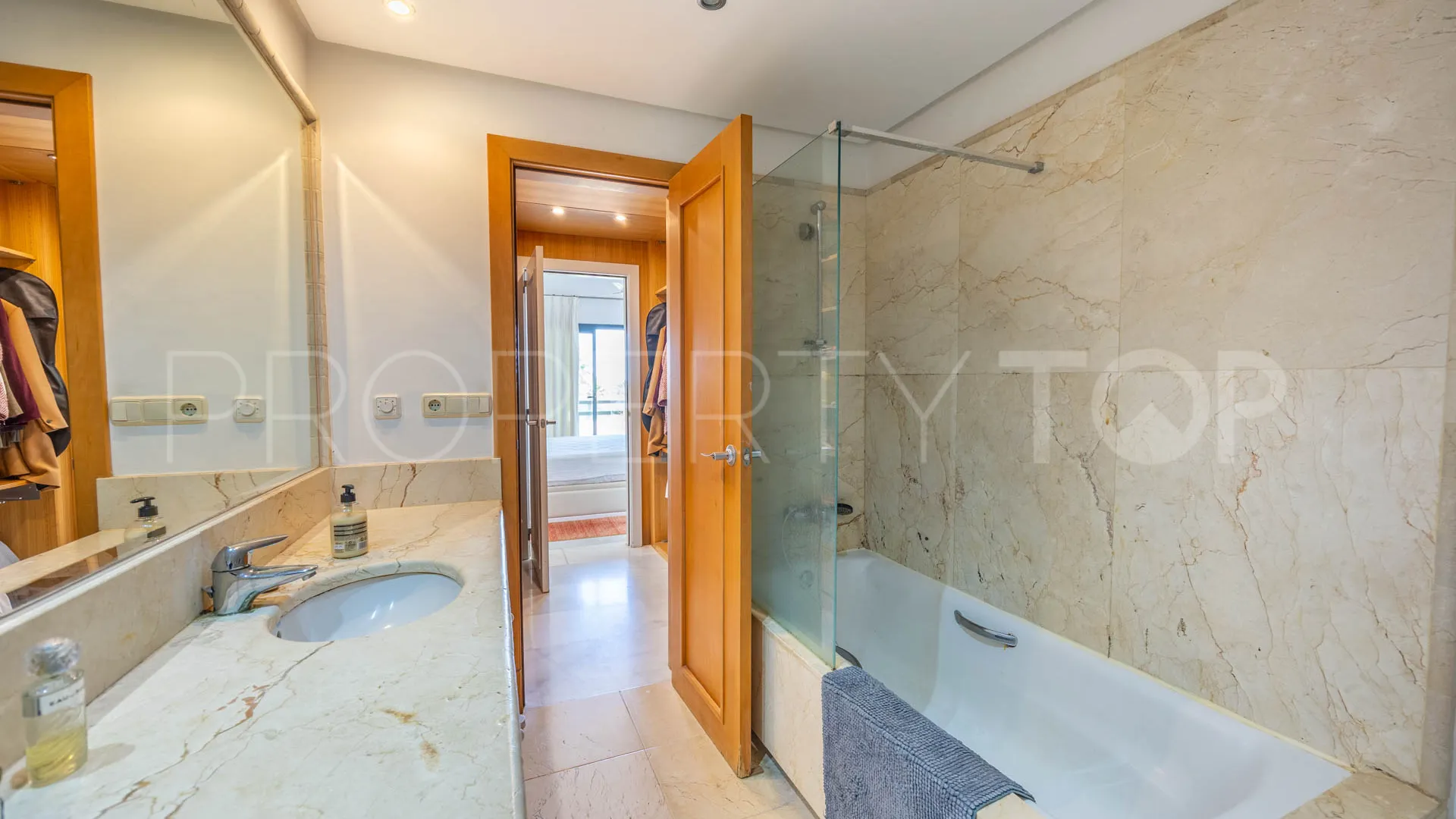 Se vende apartamento de 3 dormitorios en El Polo de Sotogrande