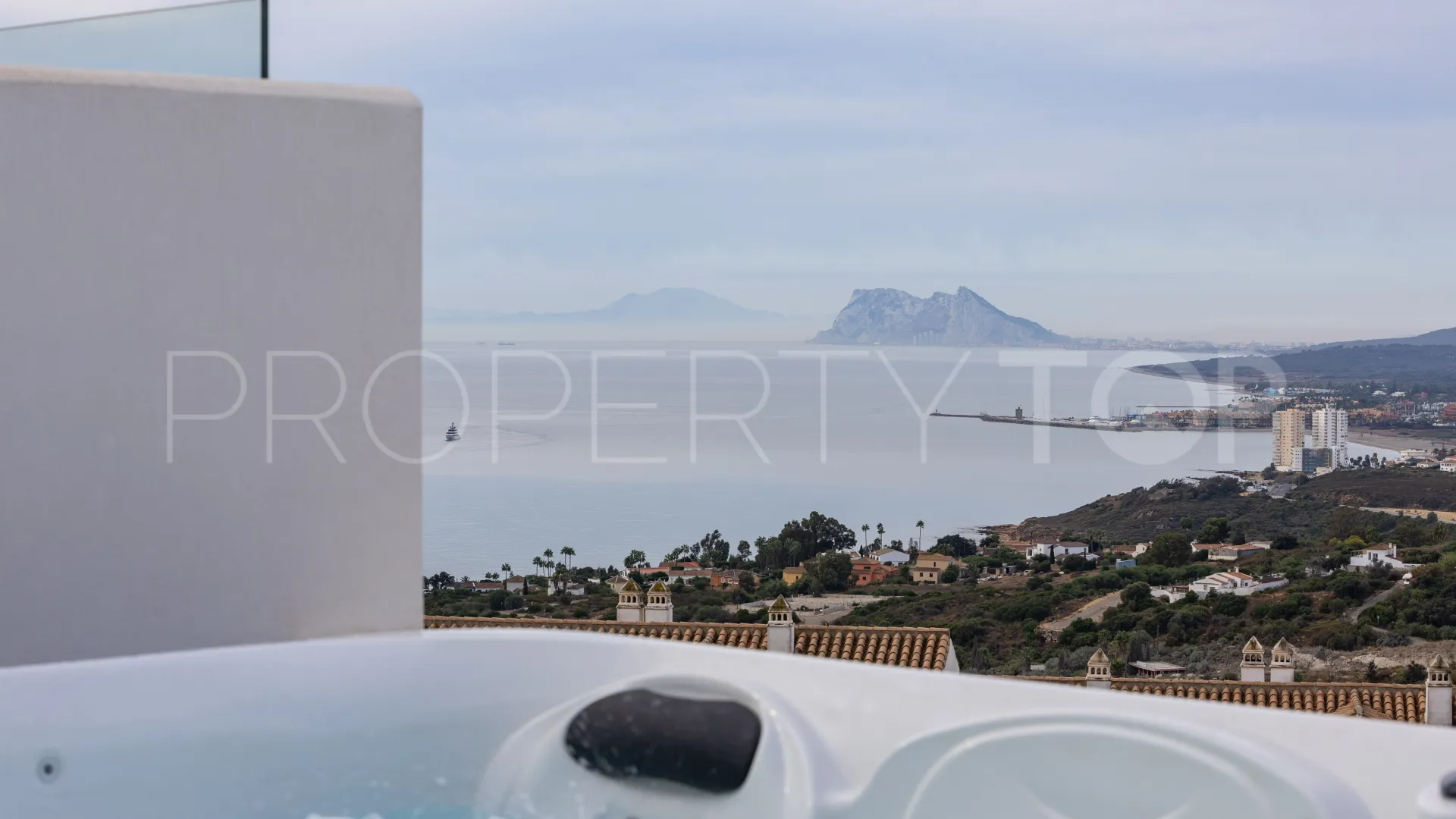 Se vende adosado en Bahia de las Rocas