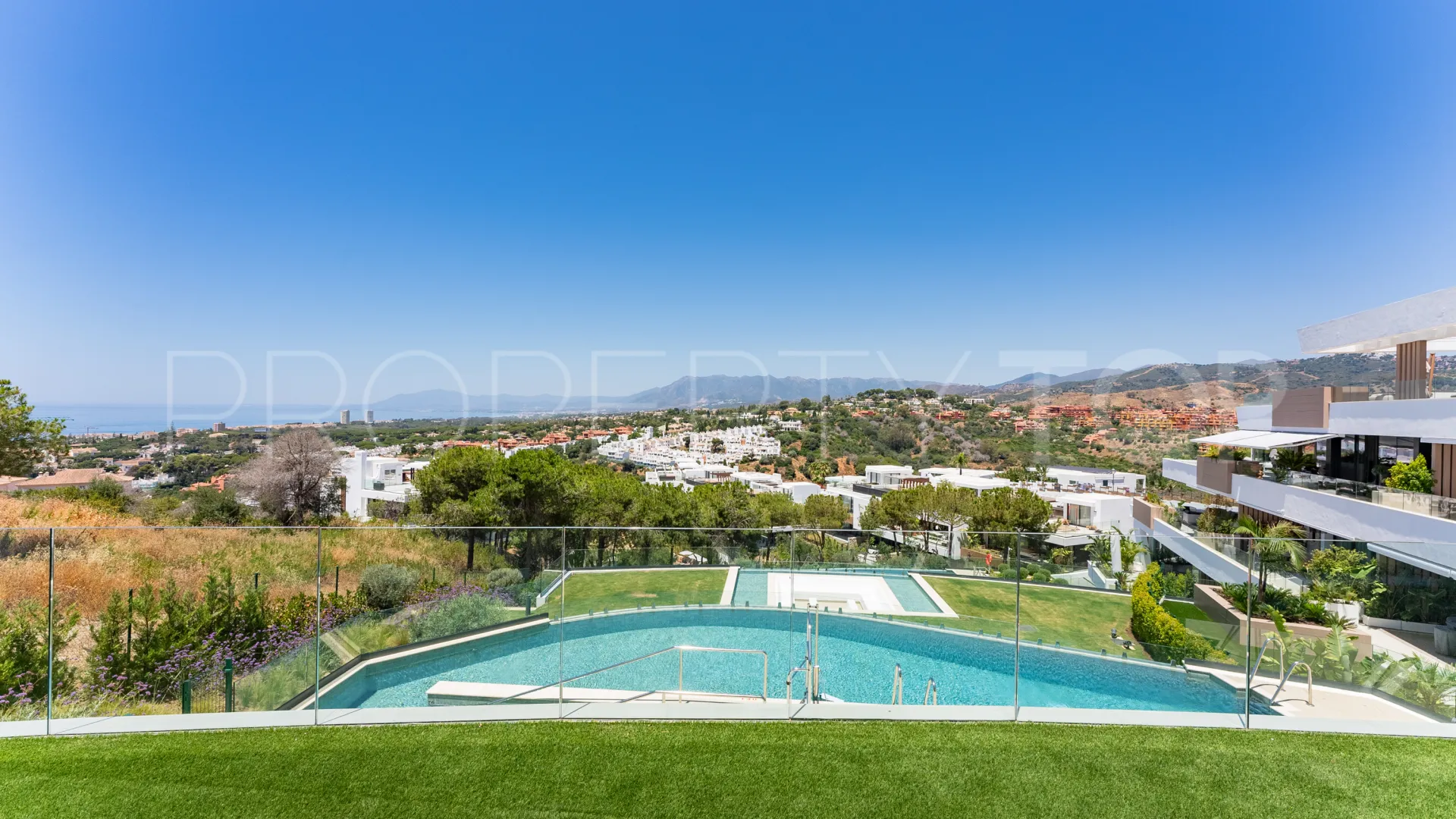 For sale Cabopino ground floor apartment with 3 bedrooms