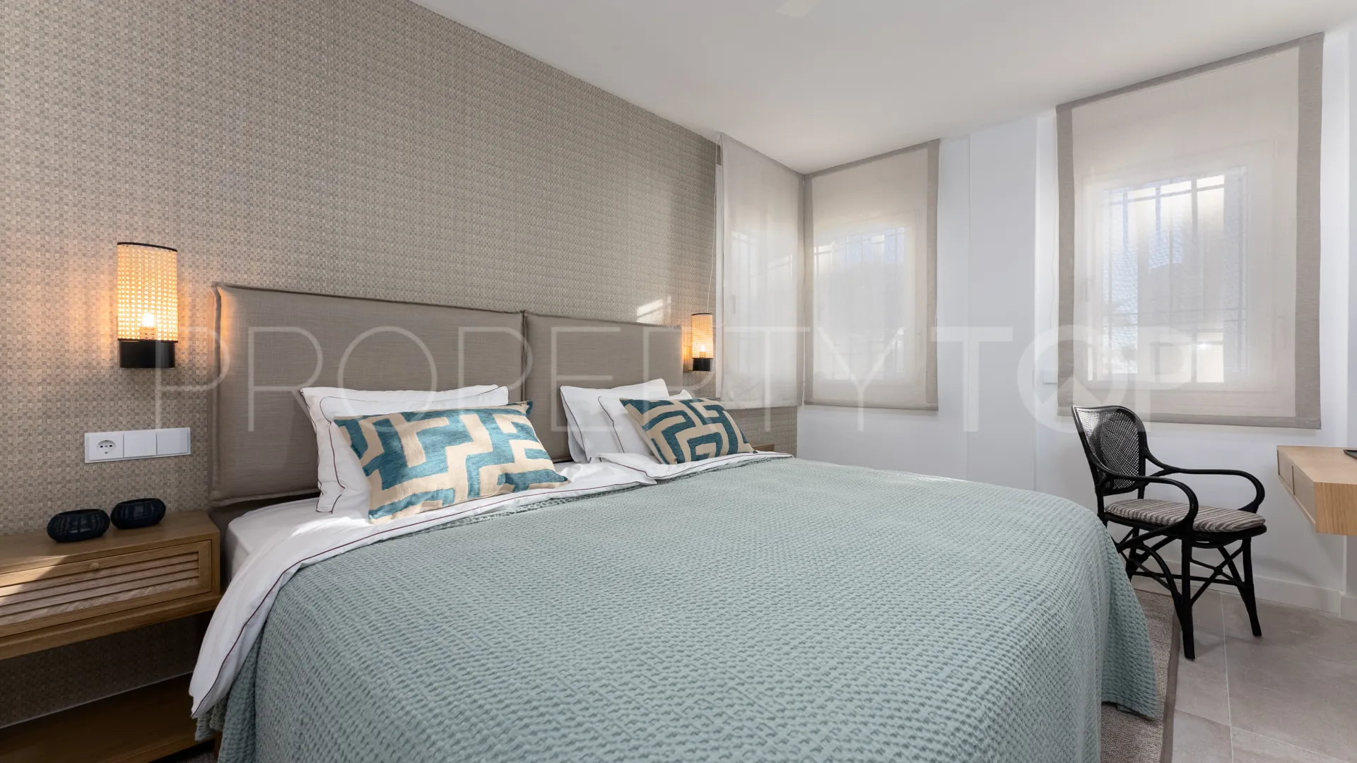 Calahonda Playa, atico duplex con 2 dormitorios a la venta