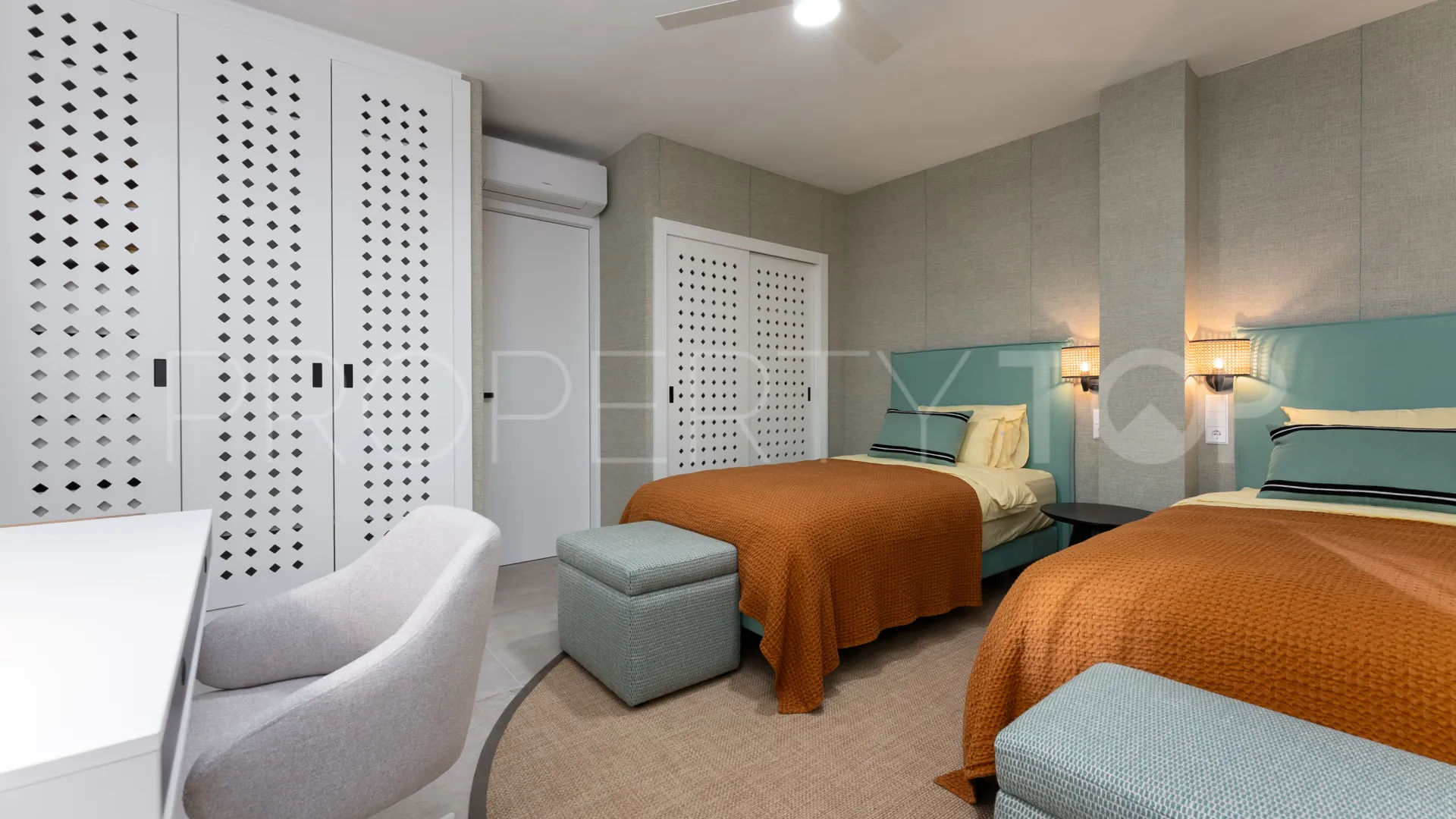 Calahonda Playa, atico duplex con 2 dormitorios a la venta