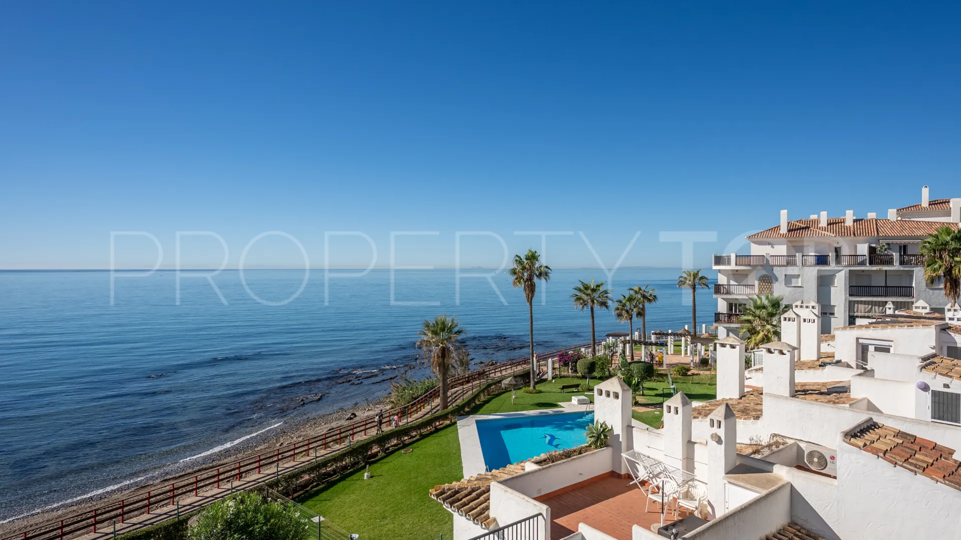 Calahonda Playa, atico duplex con 2 dormitorios a la venta