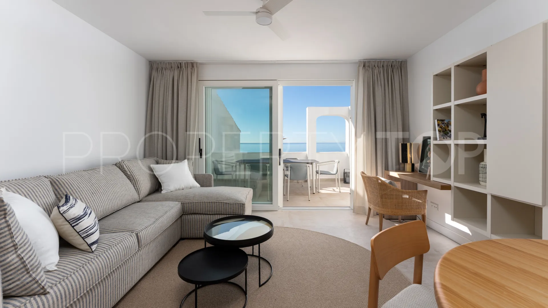 Calahonda Playa, atico duplex con 2 dormitorios a la venta