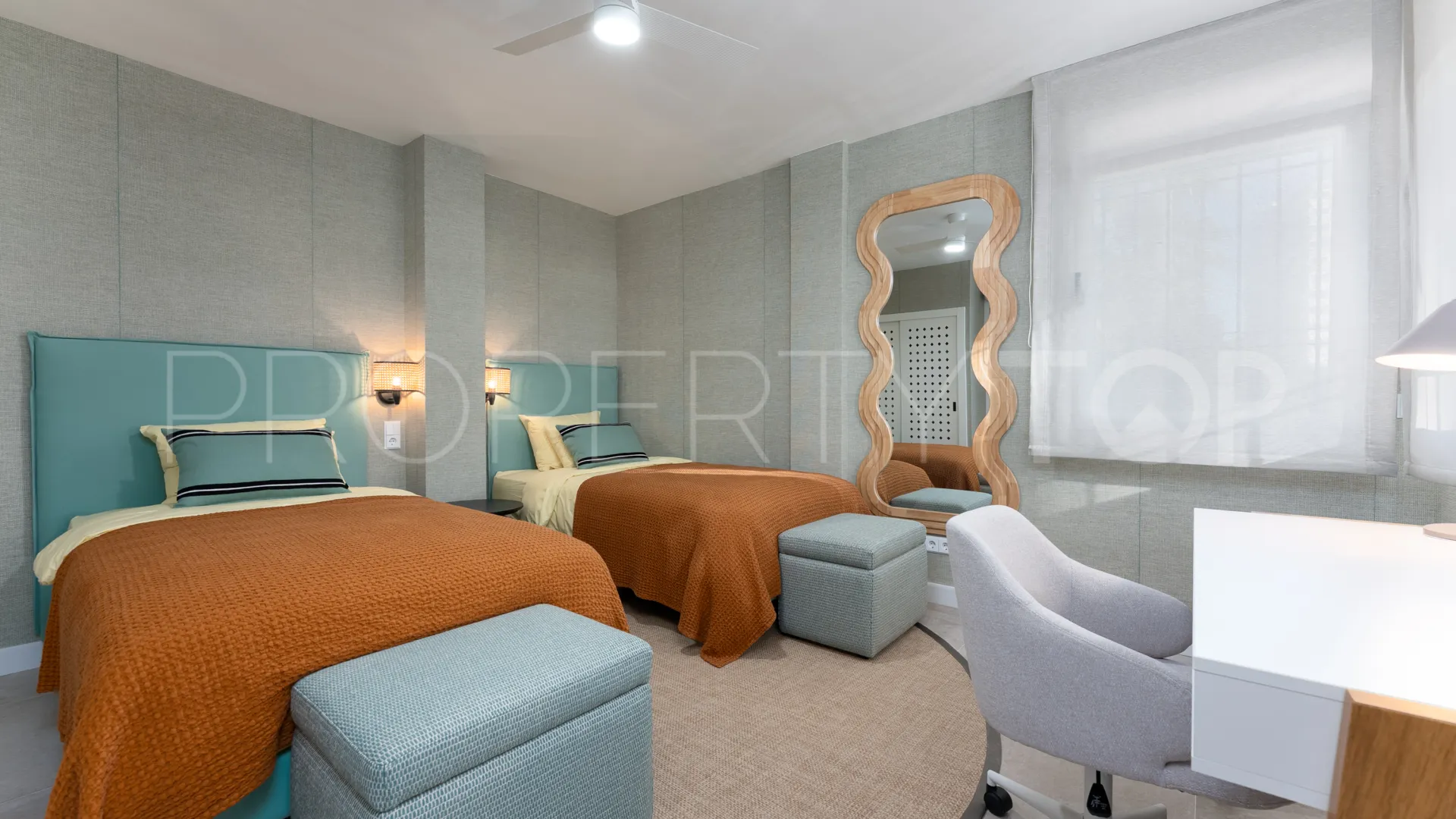 Calahonda Playa, atico duplex con 2 dormitorios a la venta