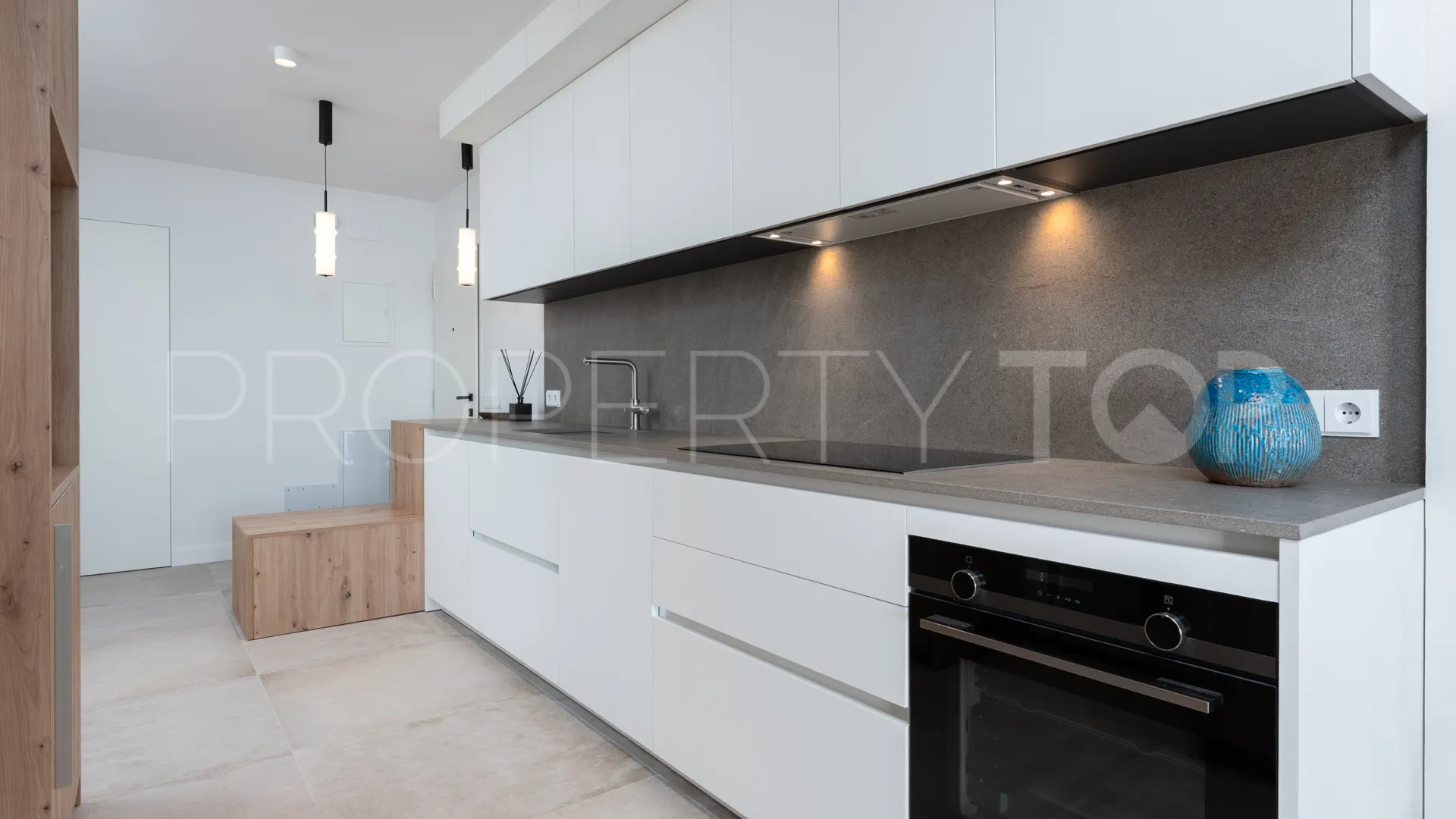 Calahonda Playa, atico duplex con 2 dormitorios a la venta