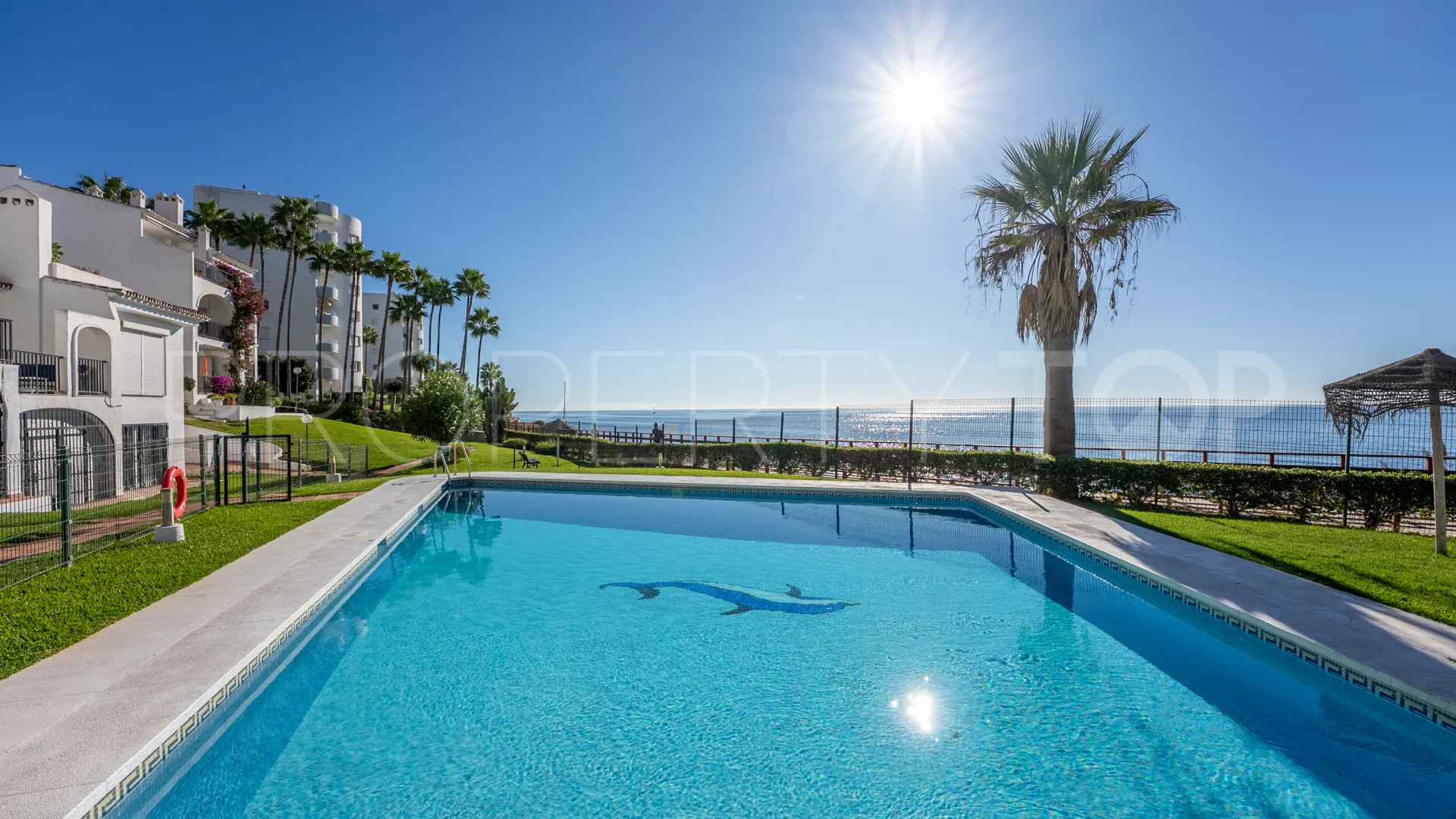 Calahonda Playa, atico duplex con 2 dormitorios a la venta