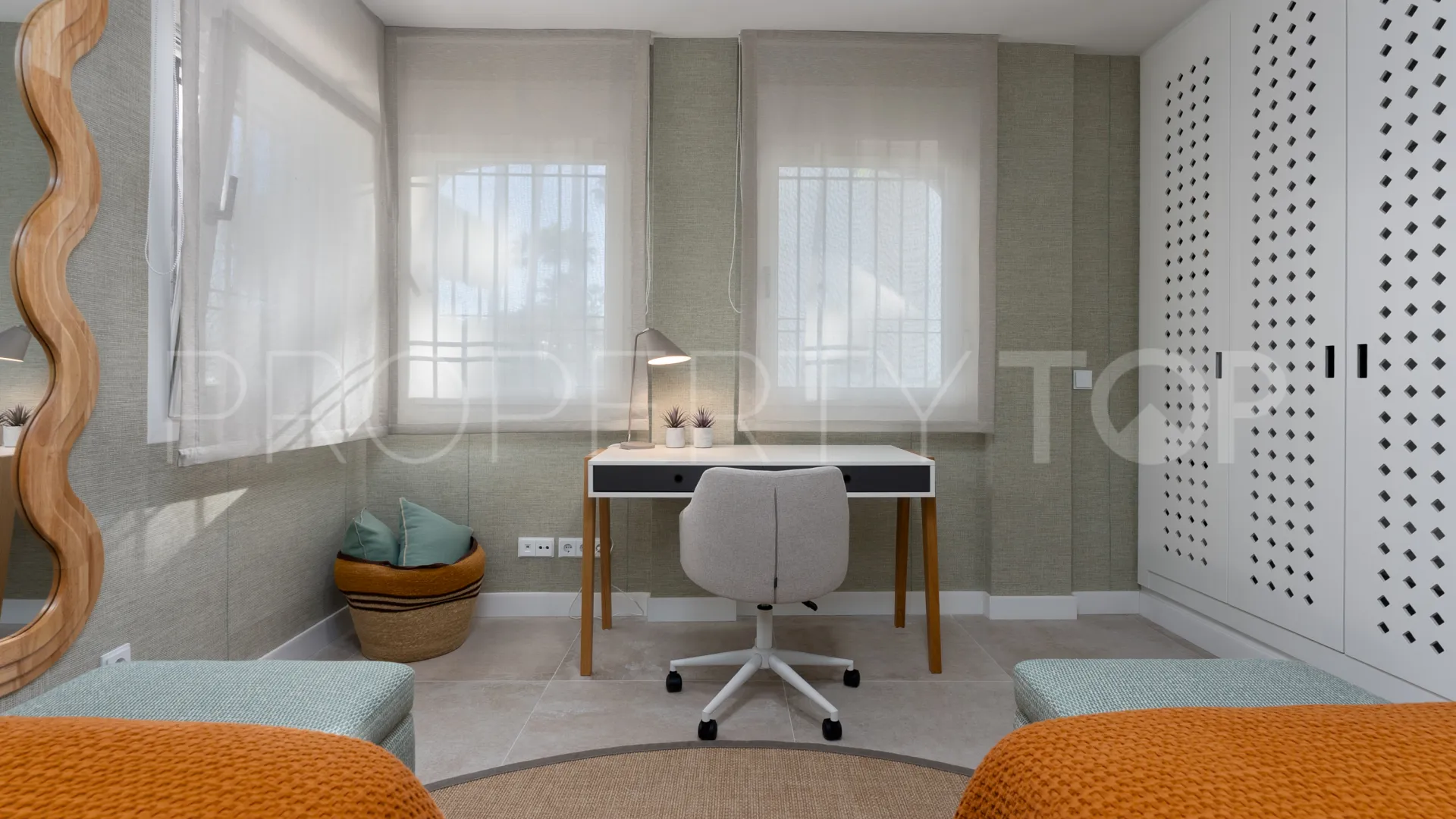 Calahonda Playa, atico duplex con 2 dormitorios a la venta