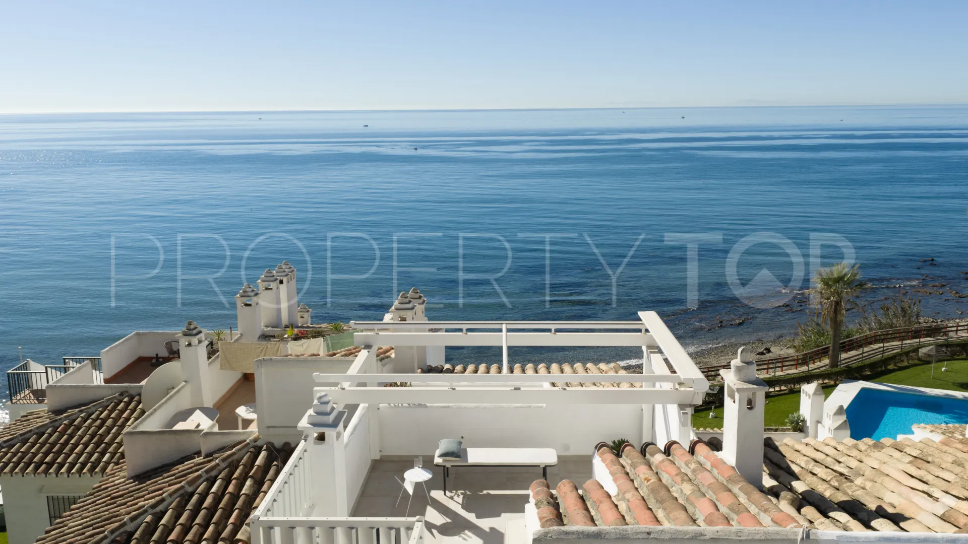 Calahonda Playa, atico duplex con 2 dormitorios a la venta