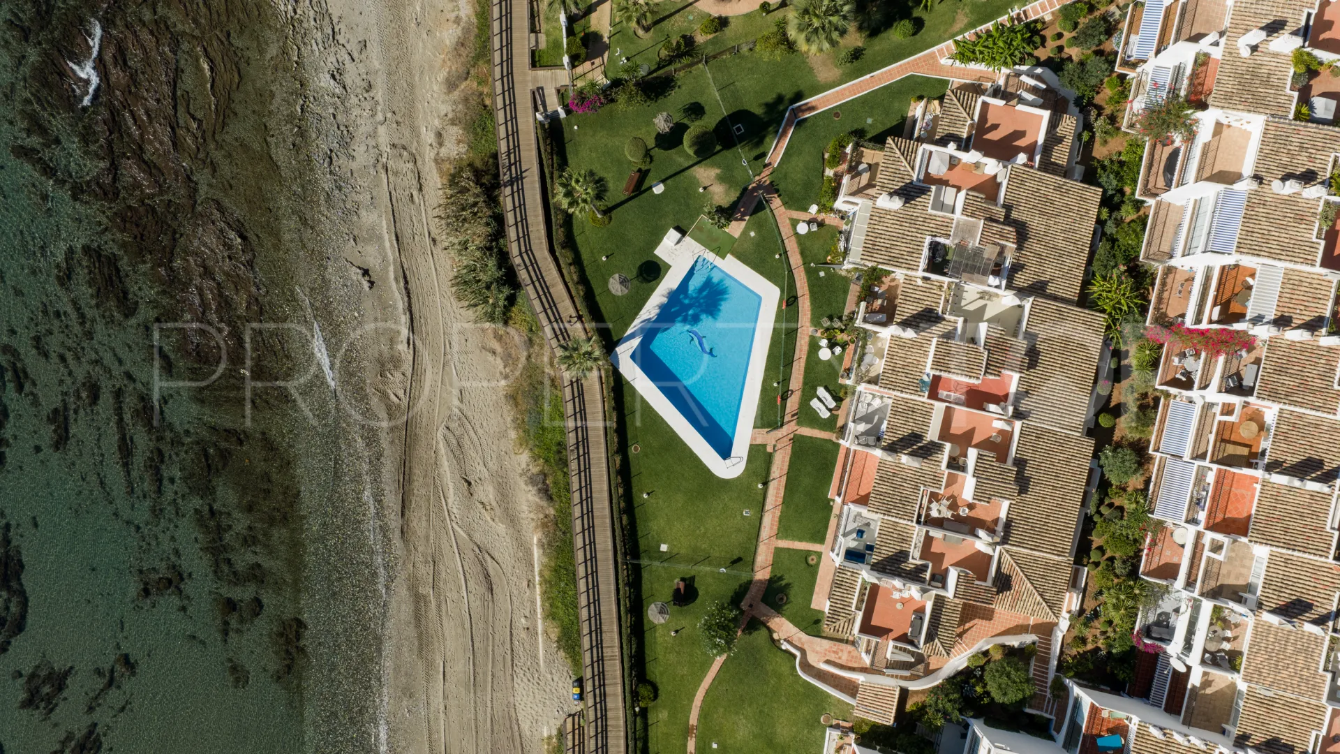 Calahonda Playa, atico duplex con 2 dormitorios a la venta