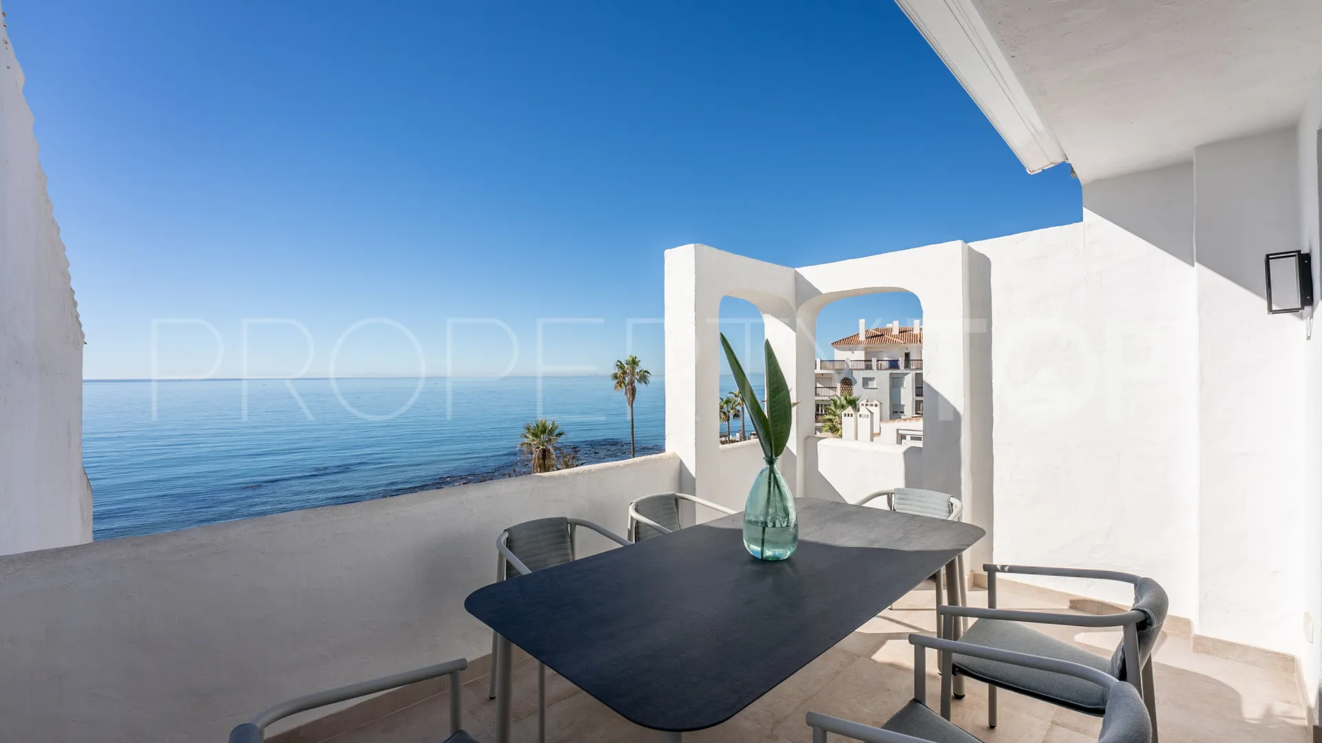 Calahonda Playa, atico duplex con 2 dormitorios a la venta