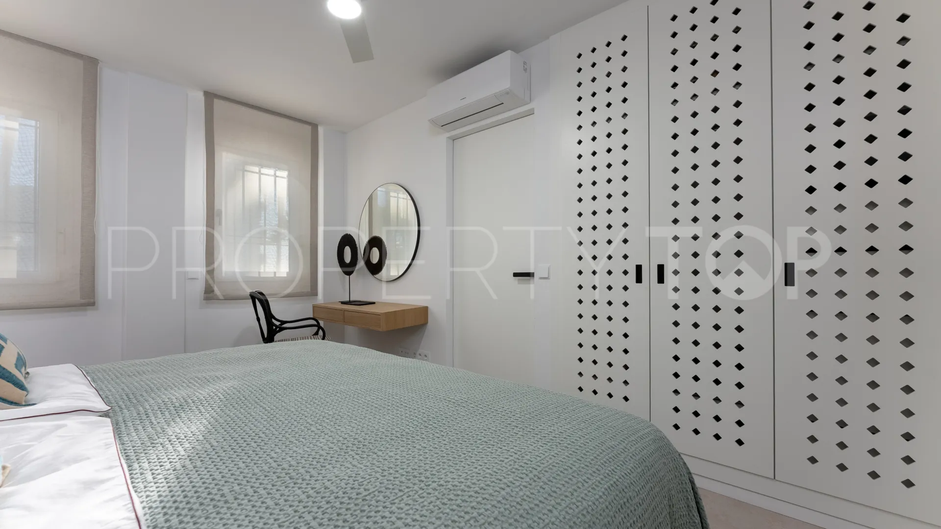 Calahonda Playa, atico duplex con 2 dormitorios a la venta