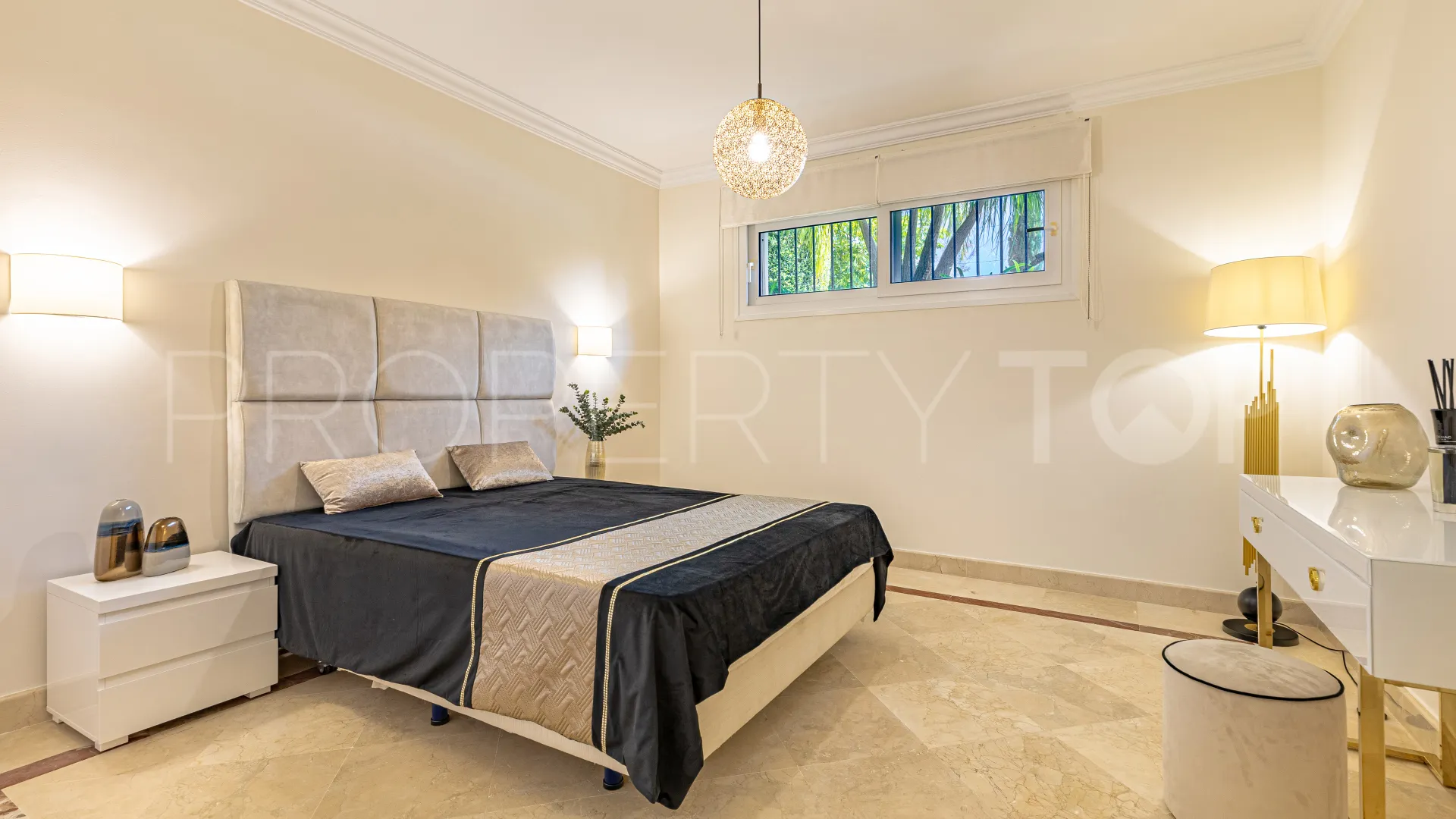 Buy villa in Los Flamingos with 6 bedrooms