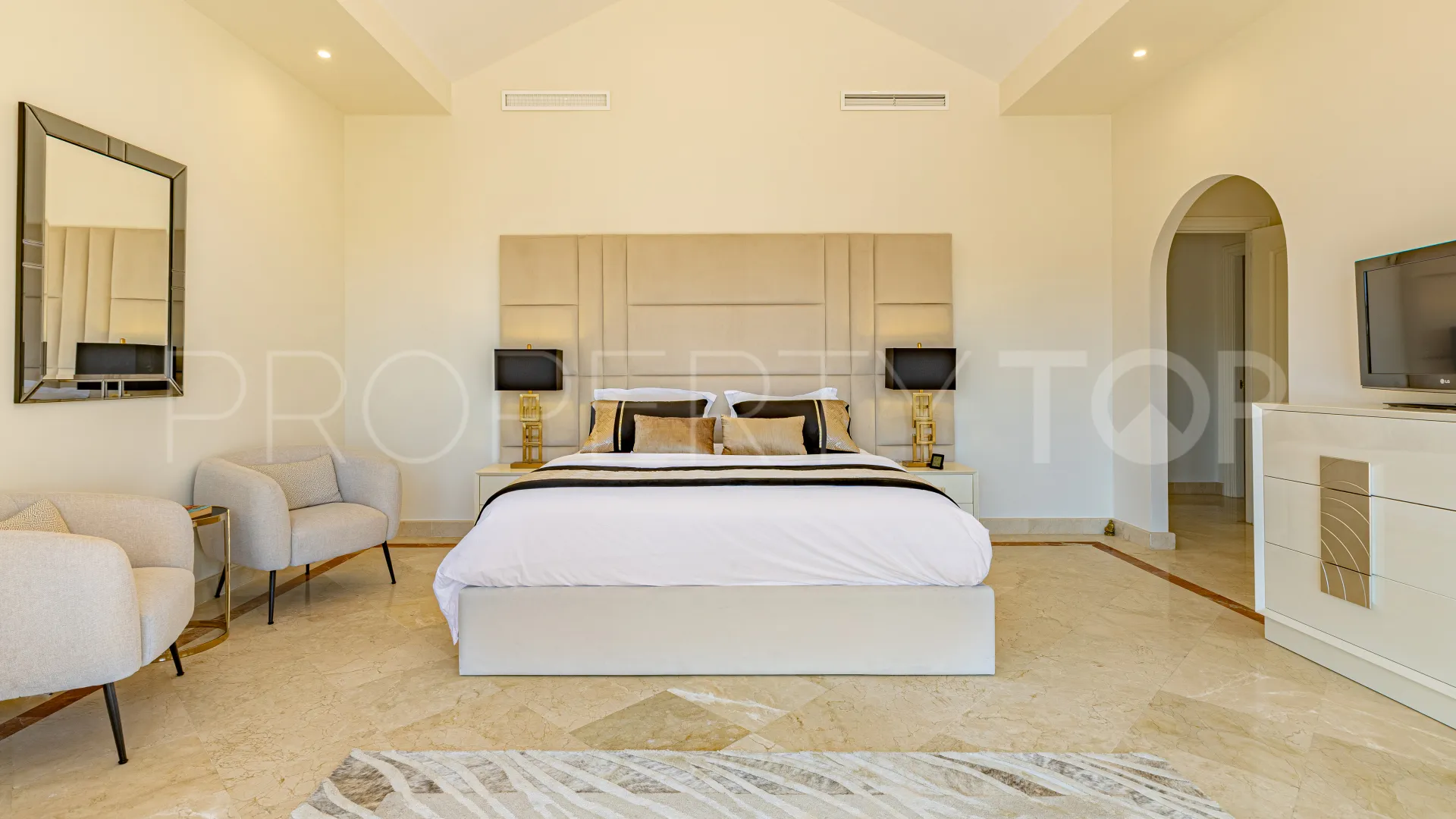 Buy villa in Los Flamingos with 6 bedrooms