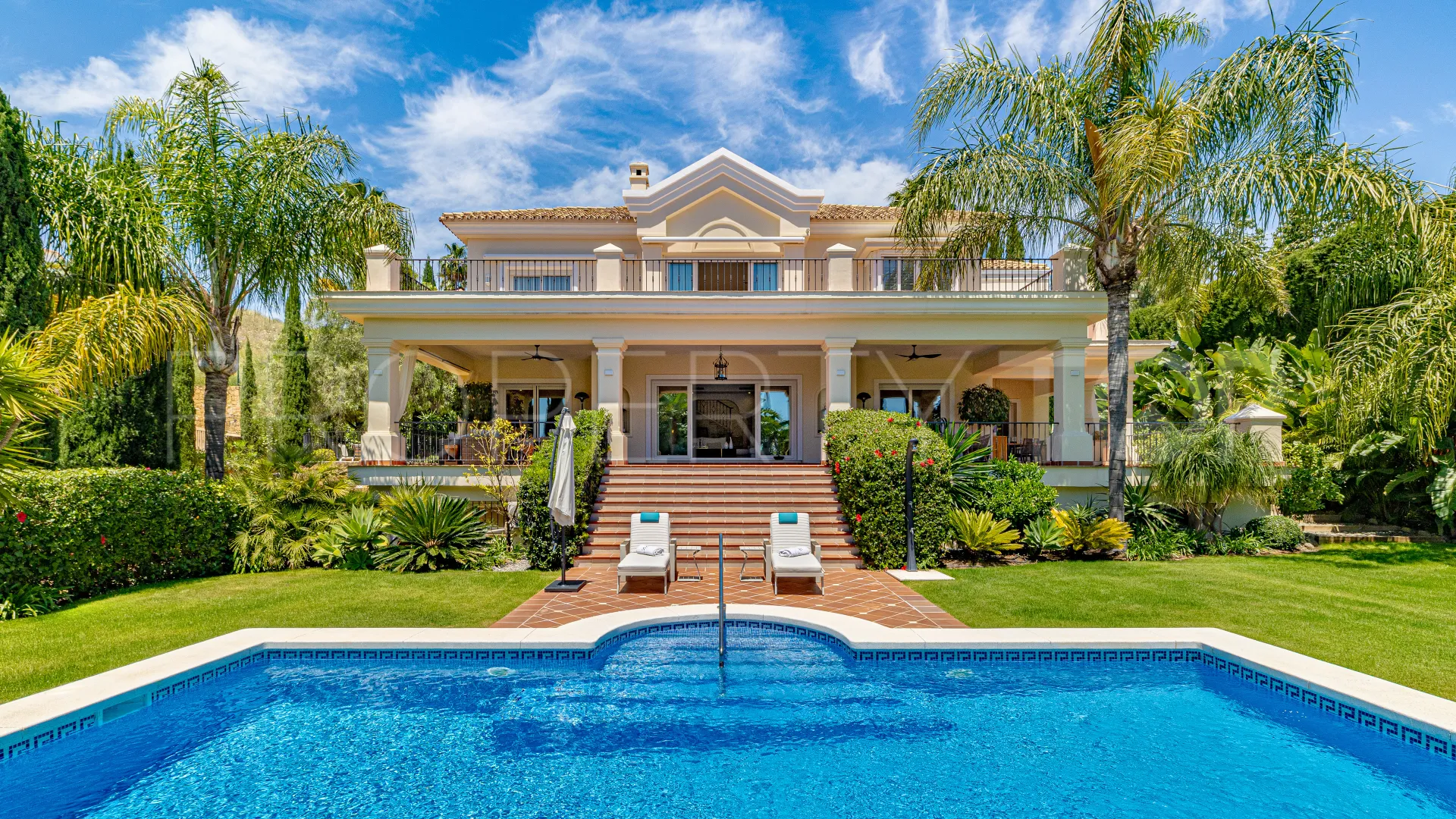 Buy villa in Los Flamingos with 6 bedrooms