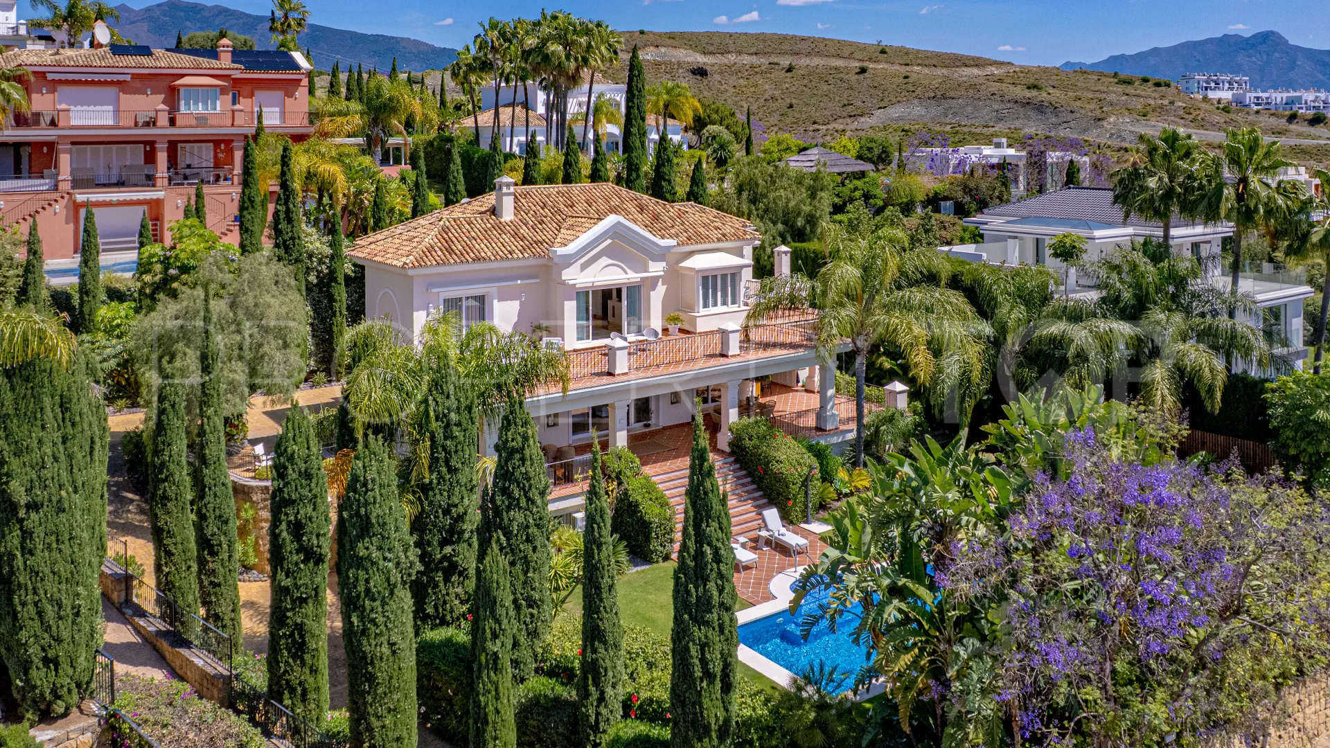Buy villa in Los Flamingos with 6 bedrooms