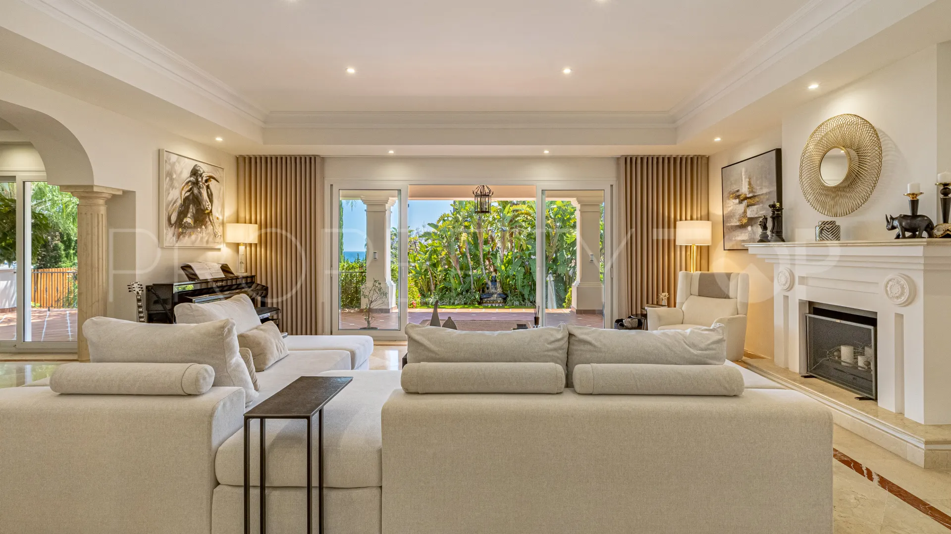 Buy villa in Los Flamingos with 6 bedrooms