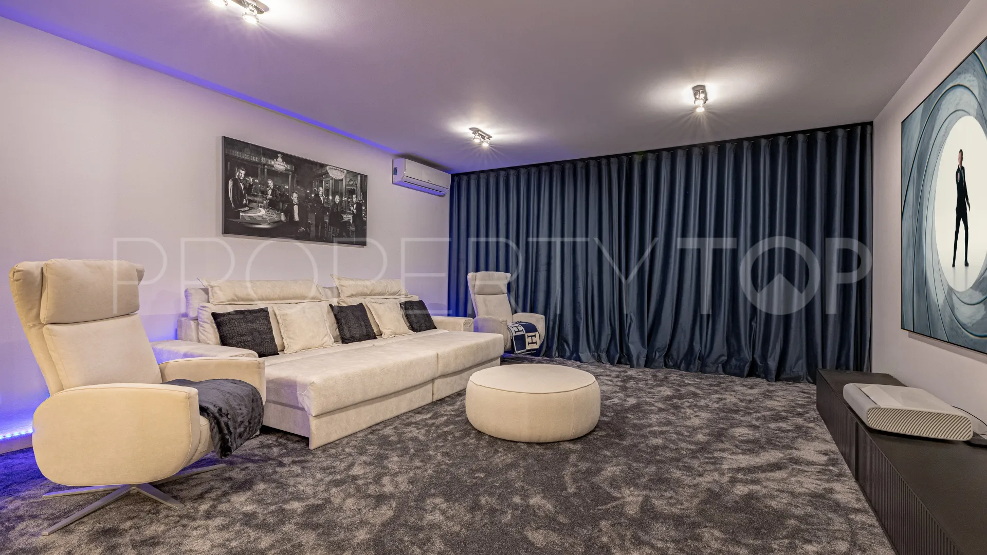 Buy villa in Los Flamingos with 6 bedrooms