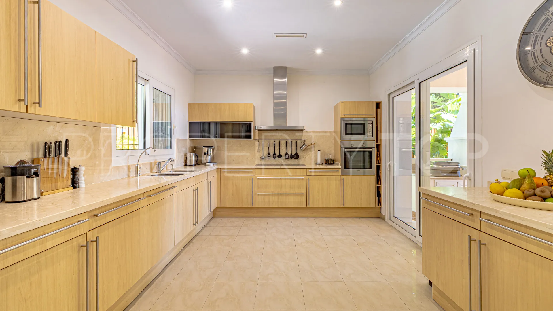 Buy villa in Los Flamingos with 6 bedrooms